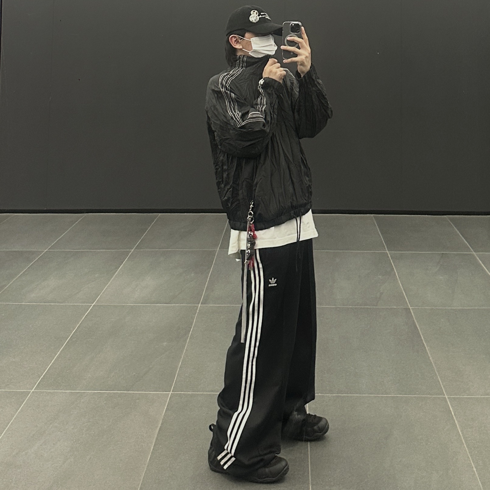 Nike Air Foamposite One Black Anthracite, (W) Adidas Primeblue Relaxed Wide Leg Pants Black - US Sizing 착용 스타일 - 1
