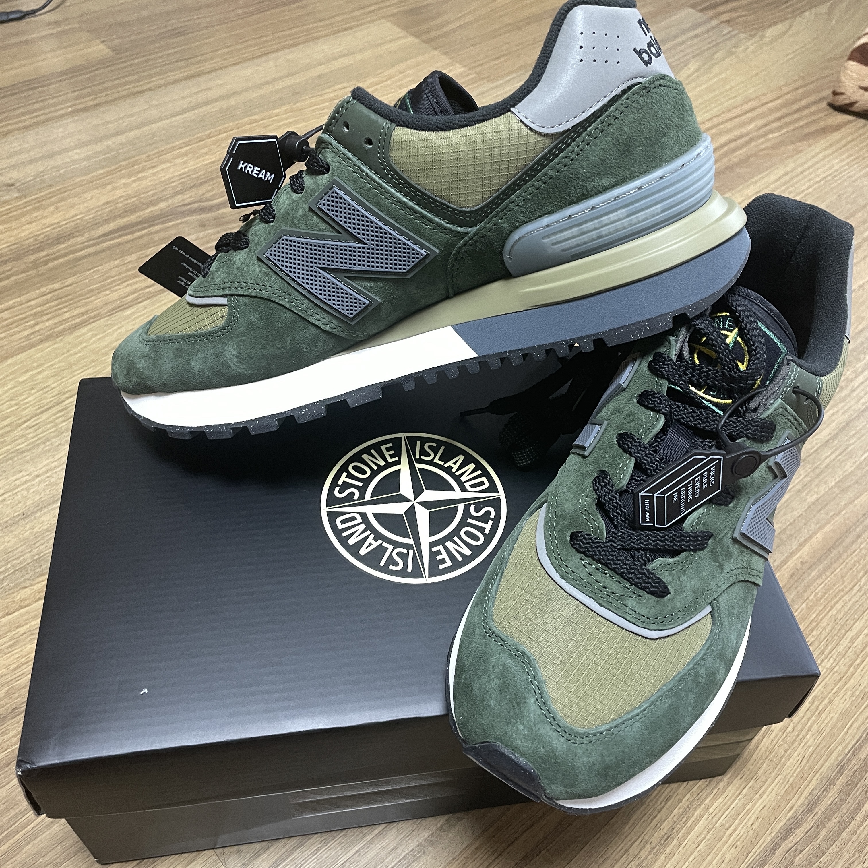 New Balance x Stone Island 574 Legacy Dark Green 착용 스타일