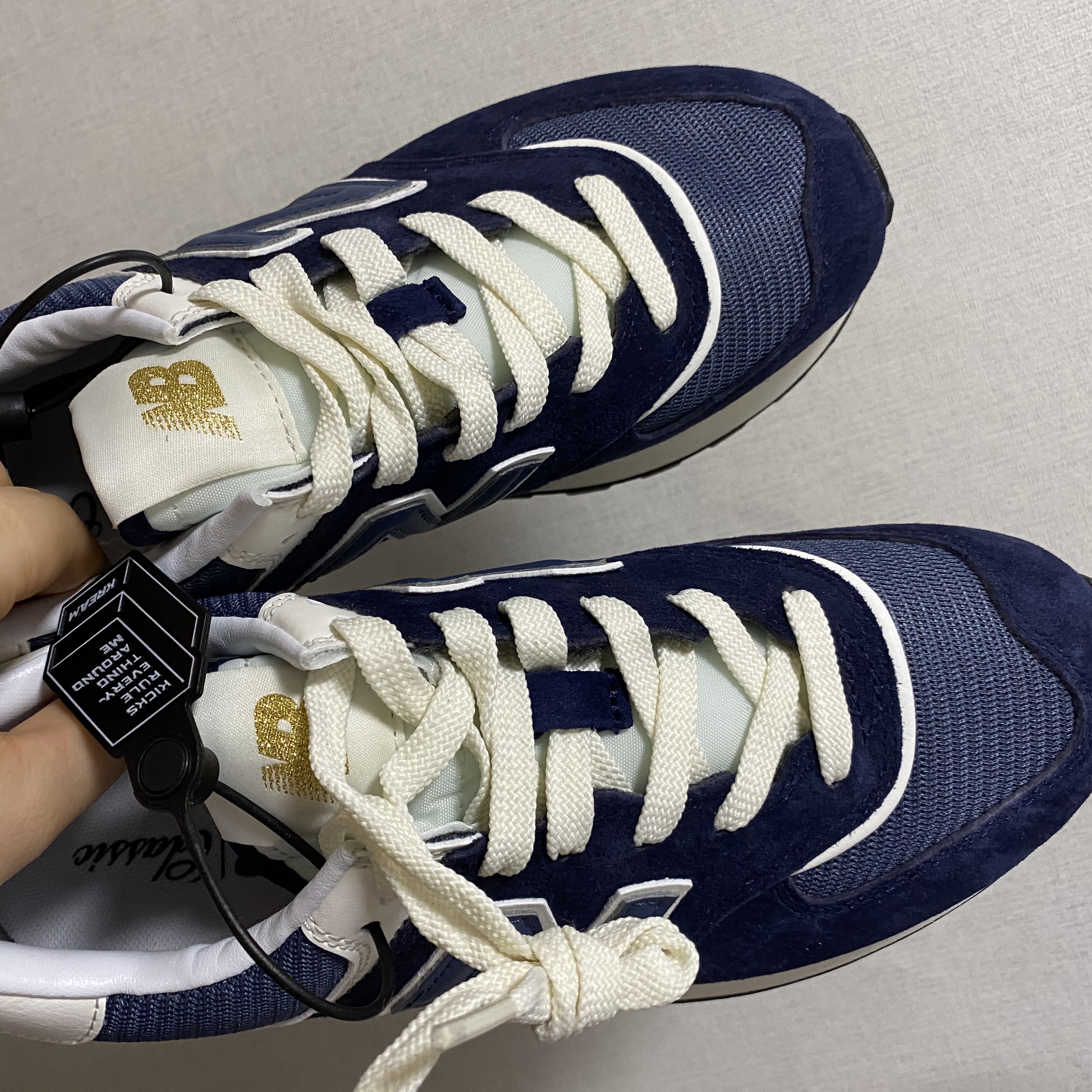 New Balance 574 Legacy Navy 착용 스타일 - 1