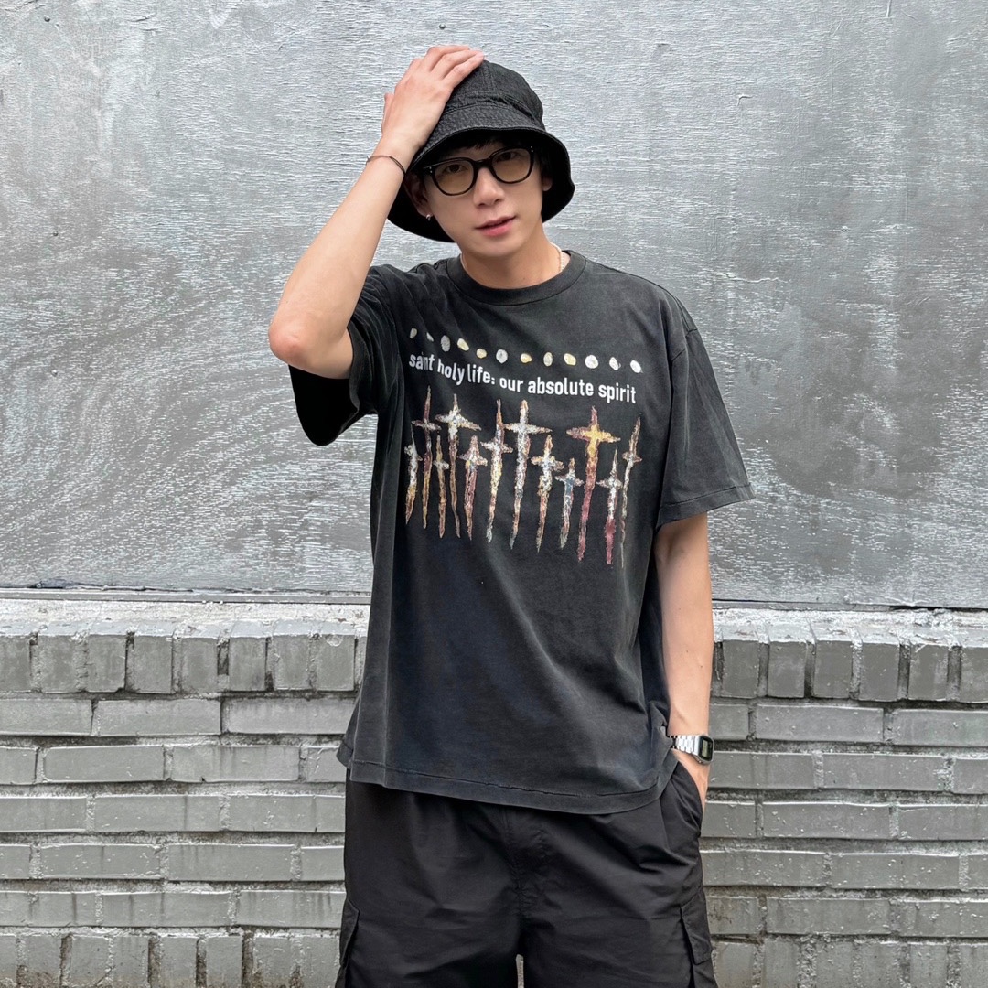Saint Mxxxxxx x For Someone God FS S/S T-Shirt Black - 23AW 착용 스타일 - 1