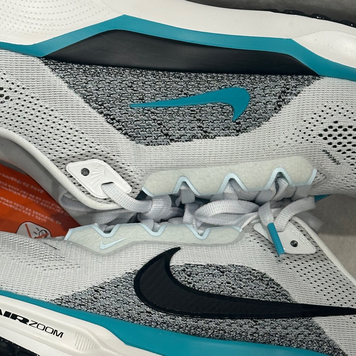 Nike Air Zoom Pegasus 41 White Dusty Cactus 착용 스타일