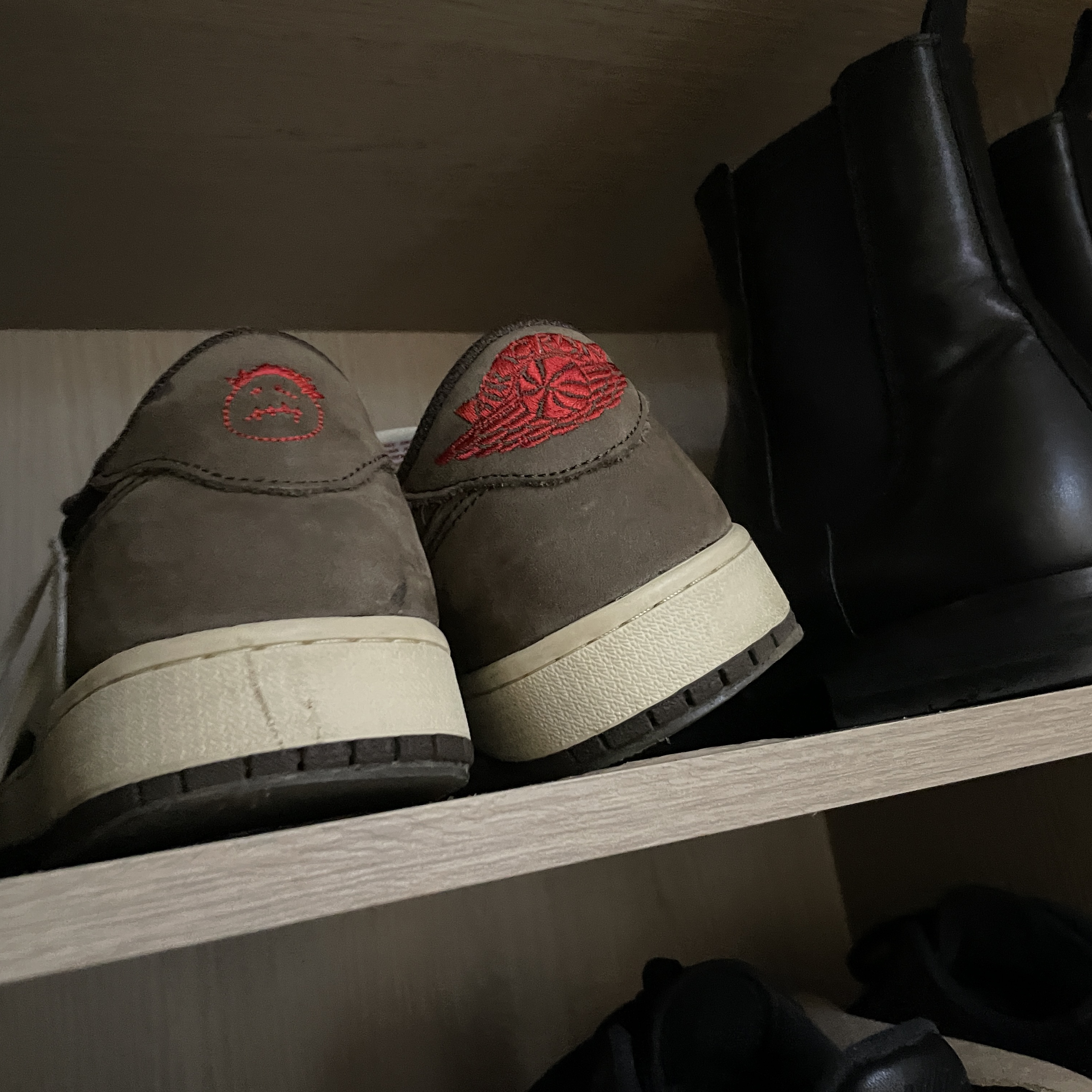 Jordan 1 x Travis Scott Retro Low OG SP Mocha 착용 스타일