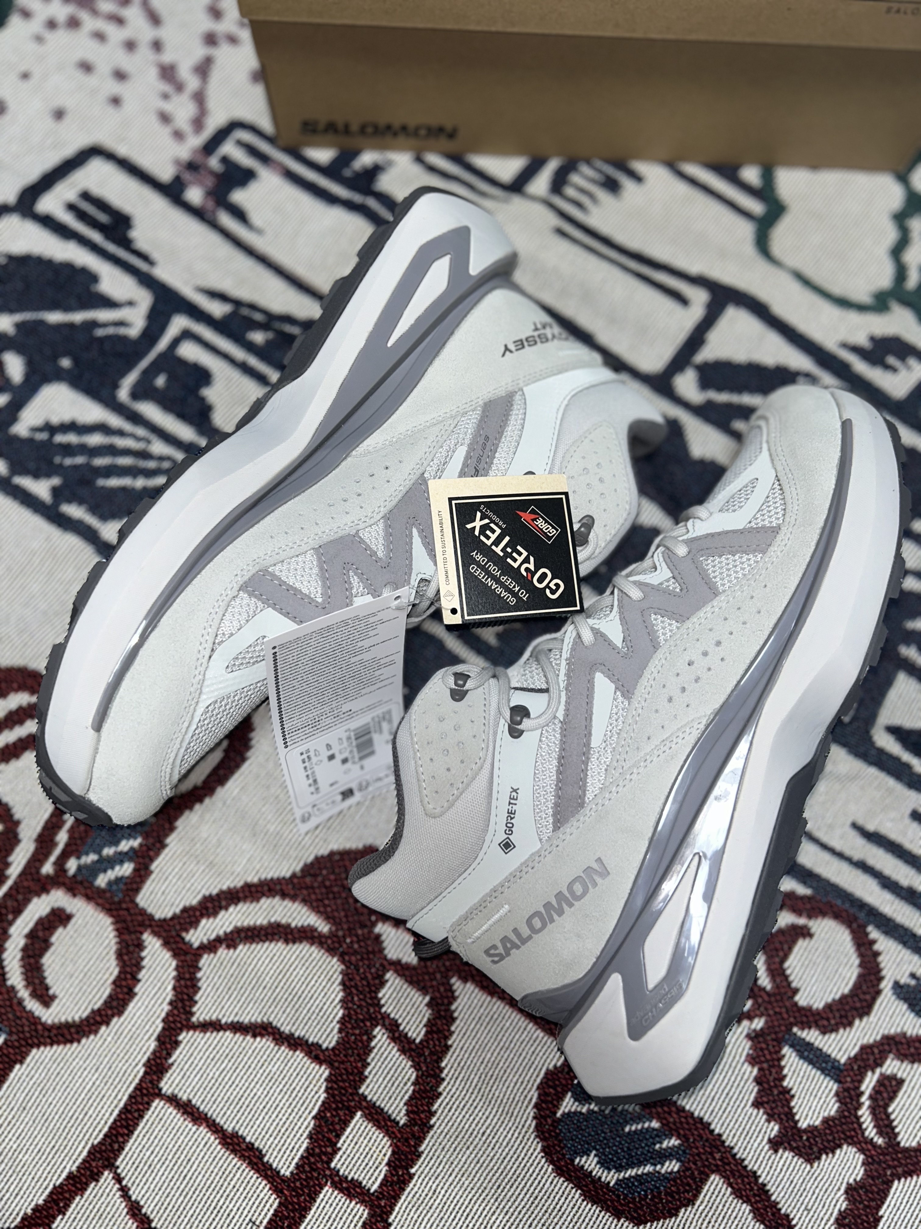 Salomon Odyssey ELMT Advanced Mid Gore-Tex Metal Lunar Rock 착용 스타일 - 5