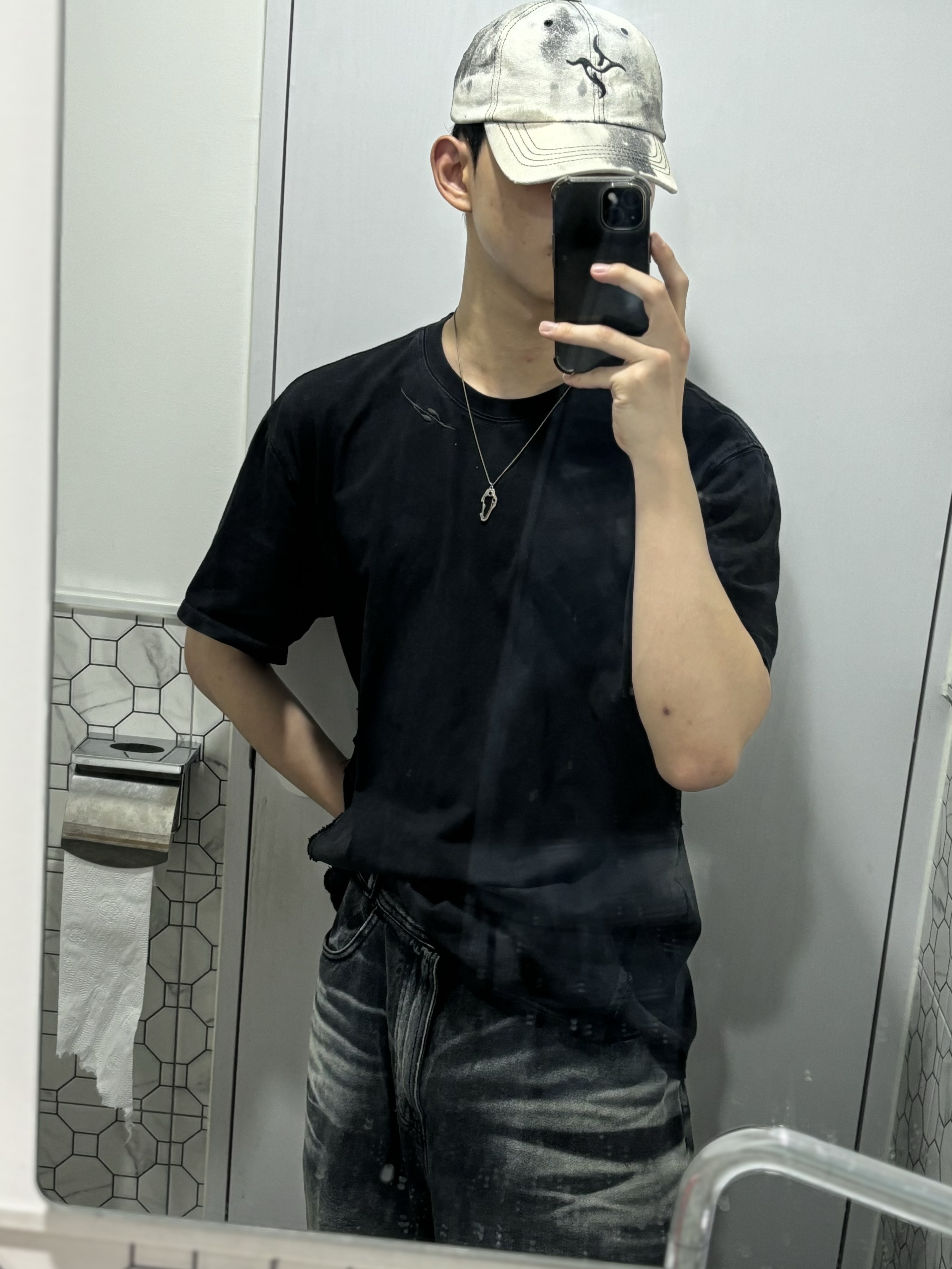 BLR Embossed Wave Washing Wide Denim Pants Blue, BLR Destroyed Gradation Bleached Short Sleeve T-Shirt Black 착용 스타일
