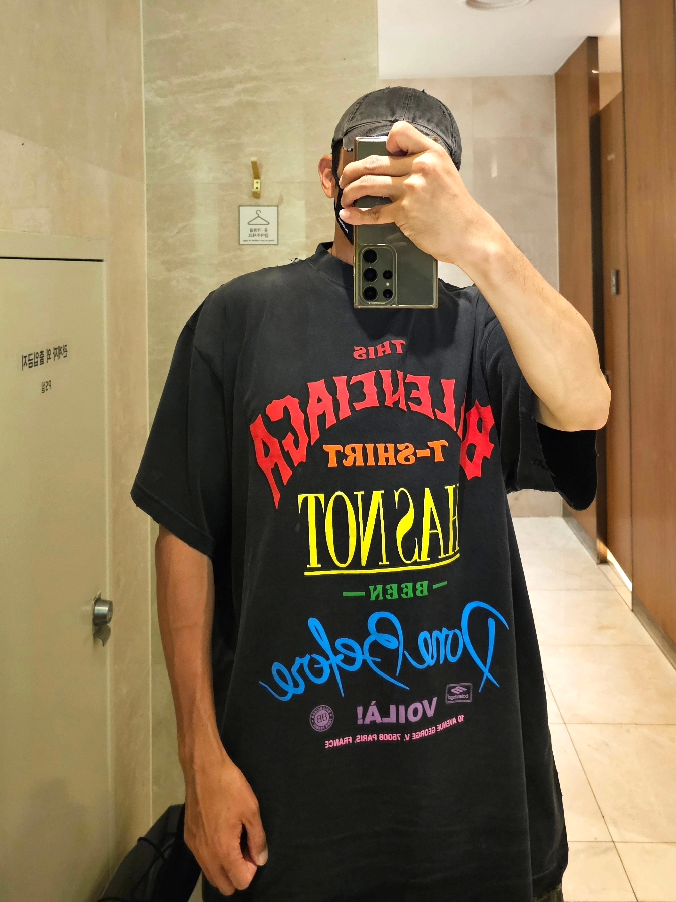 Balenciaga Not Been Done Oversized Vintage Jersey T-Shirt Black, Balenciaga Cargo Pants in Black 착용 스타일 - 7