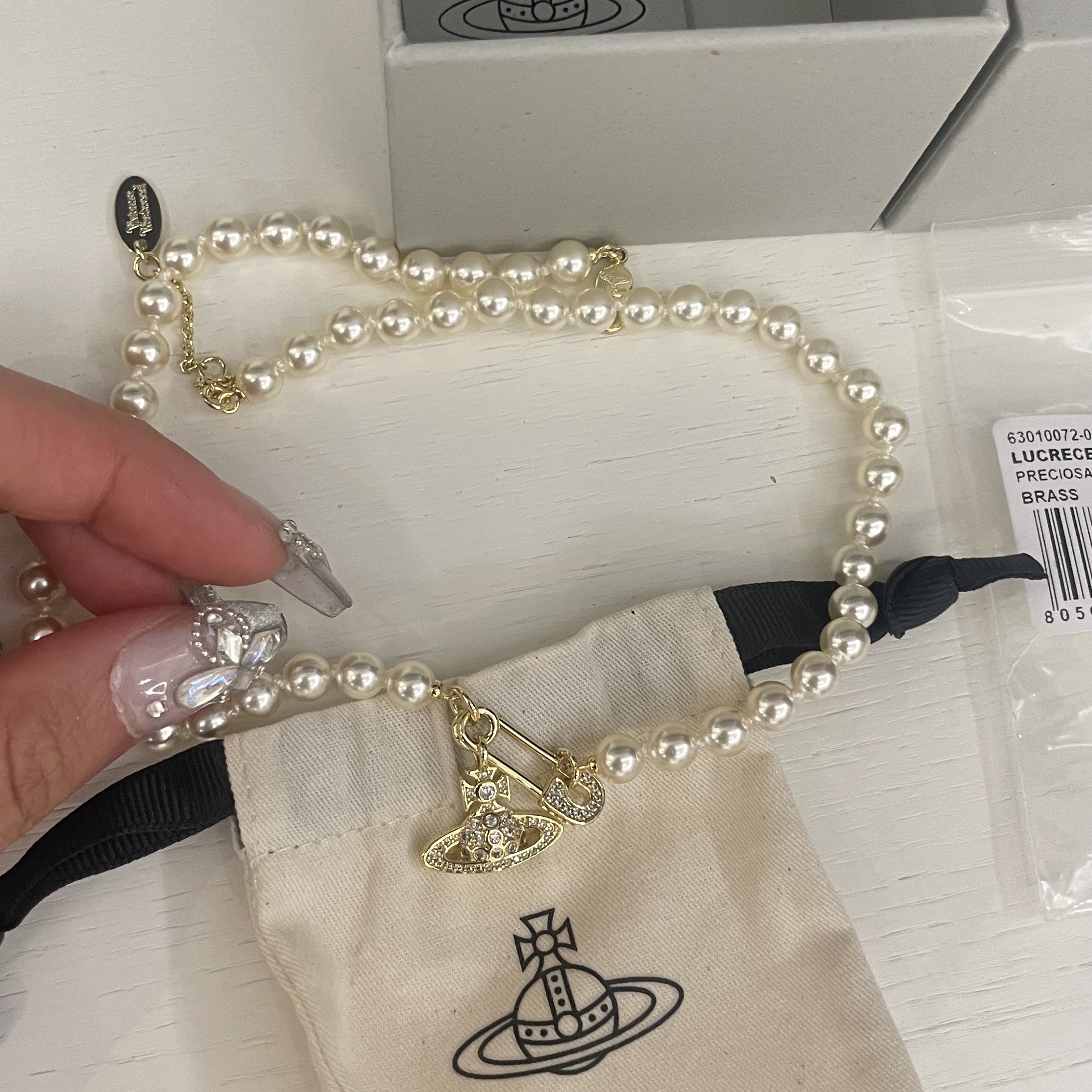 Vivienne Westwood Lucrece Pearl Necklace Gold 착용 스타일