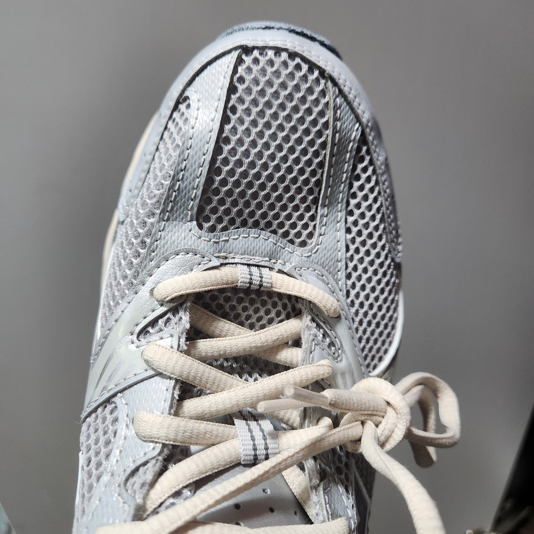 New Balance 530 Vintage Metallic Silver 착용 스타일