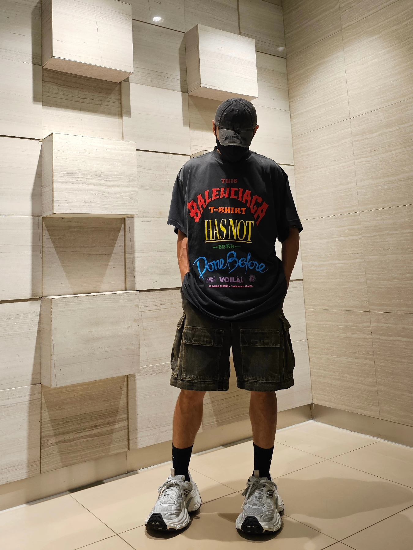 Balenciaga Not Been Done Oversized Vintage Jersey T-Shirt Black, Balenciaga Cargo Pants in Black 착용 스타일 - 5