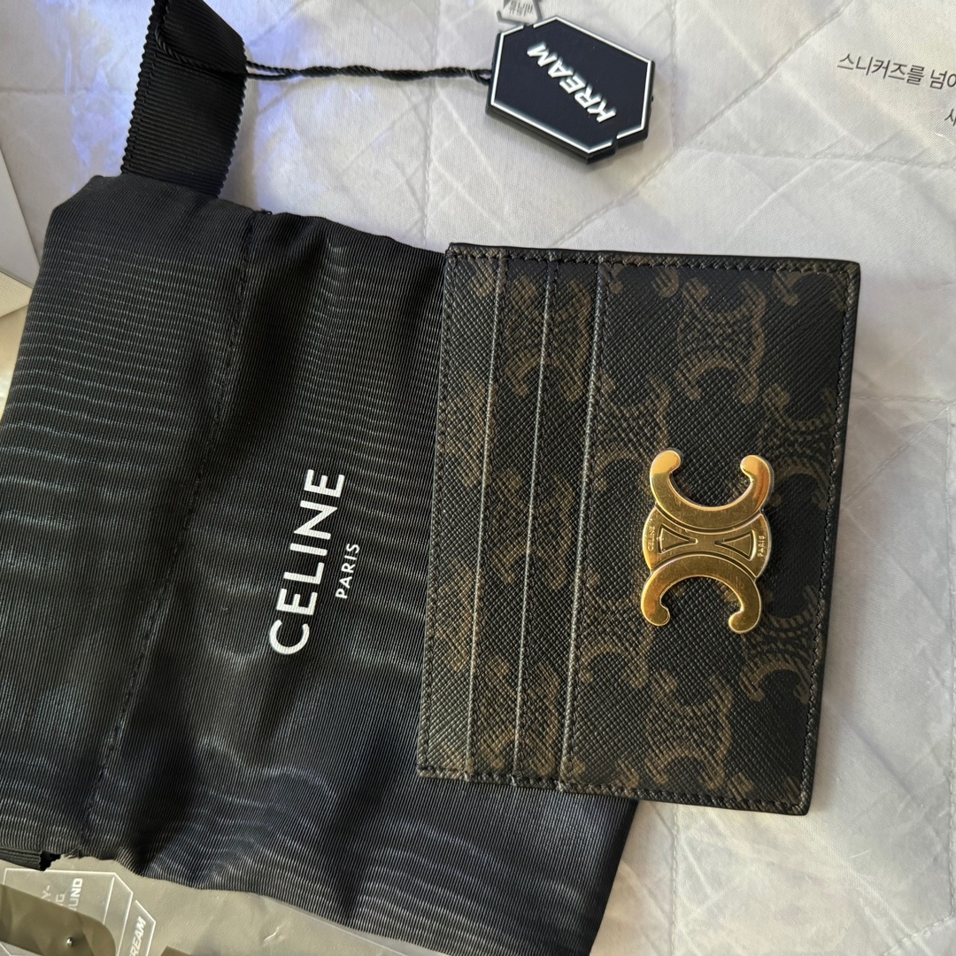 Celine Triomphe Card Holder in Triomphe Canvas Tan 착용 스타일