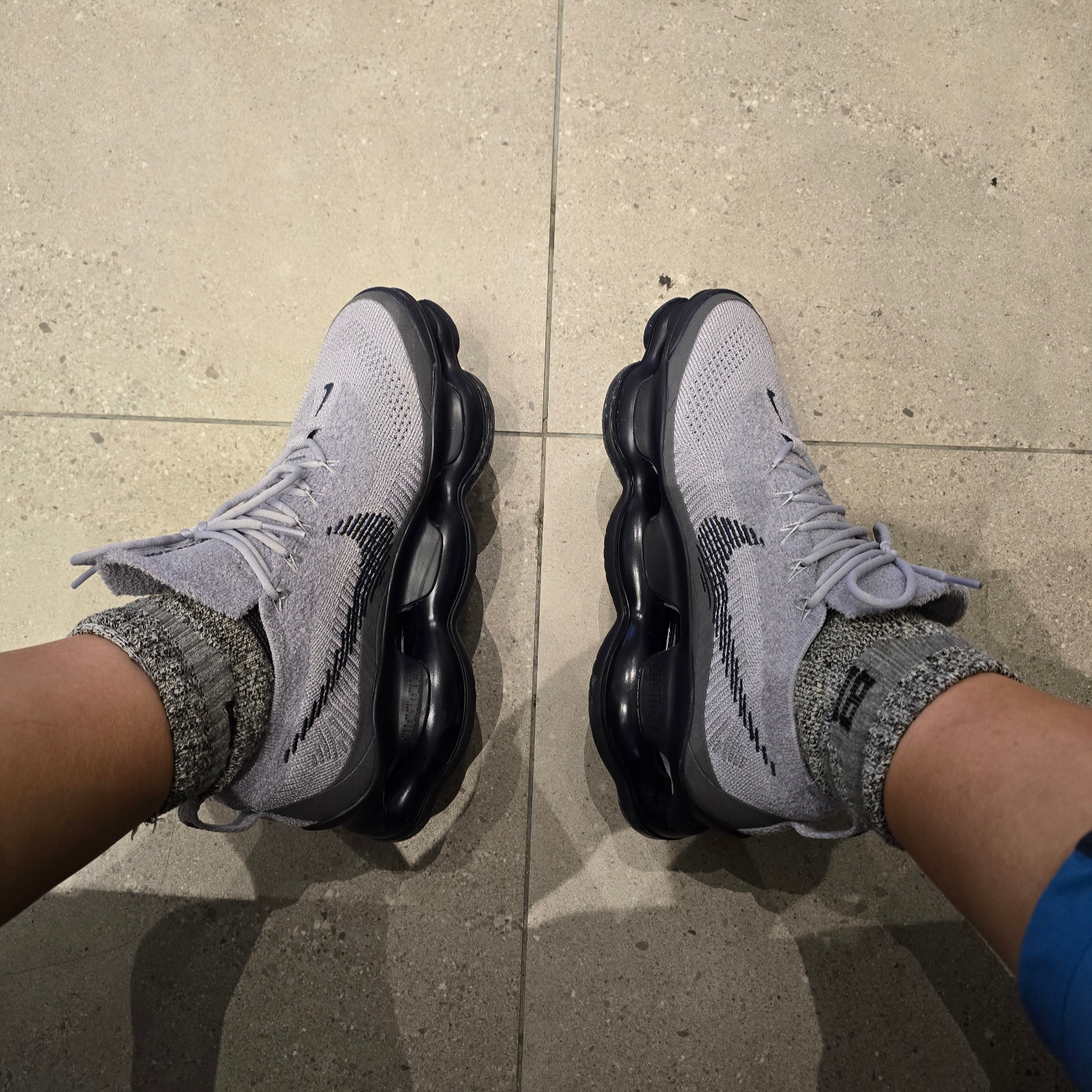 Nike Air Max Scorpion Flyknit Pewter Dark Smoke Grey 착용 스타일