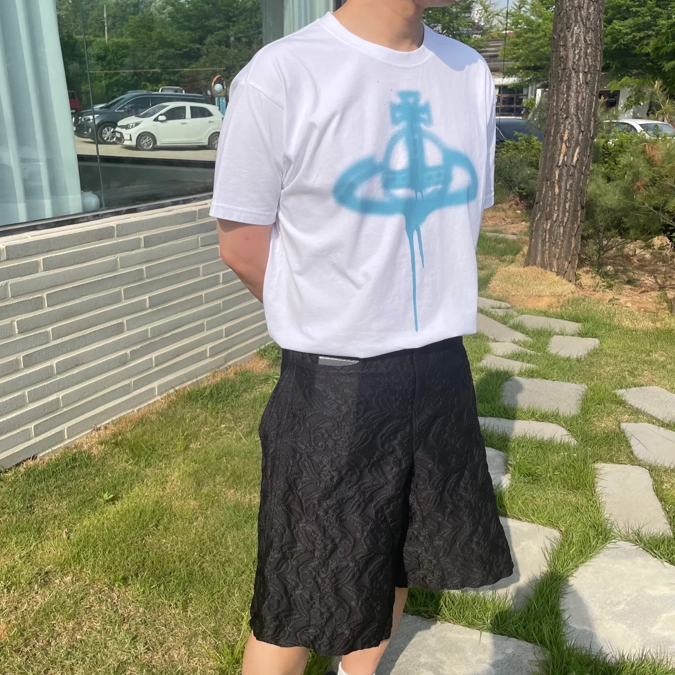 Vivienne Westwood Spray Orb Cotton T-Shirt White 착용 스타일