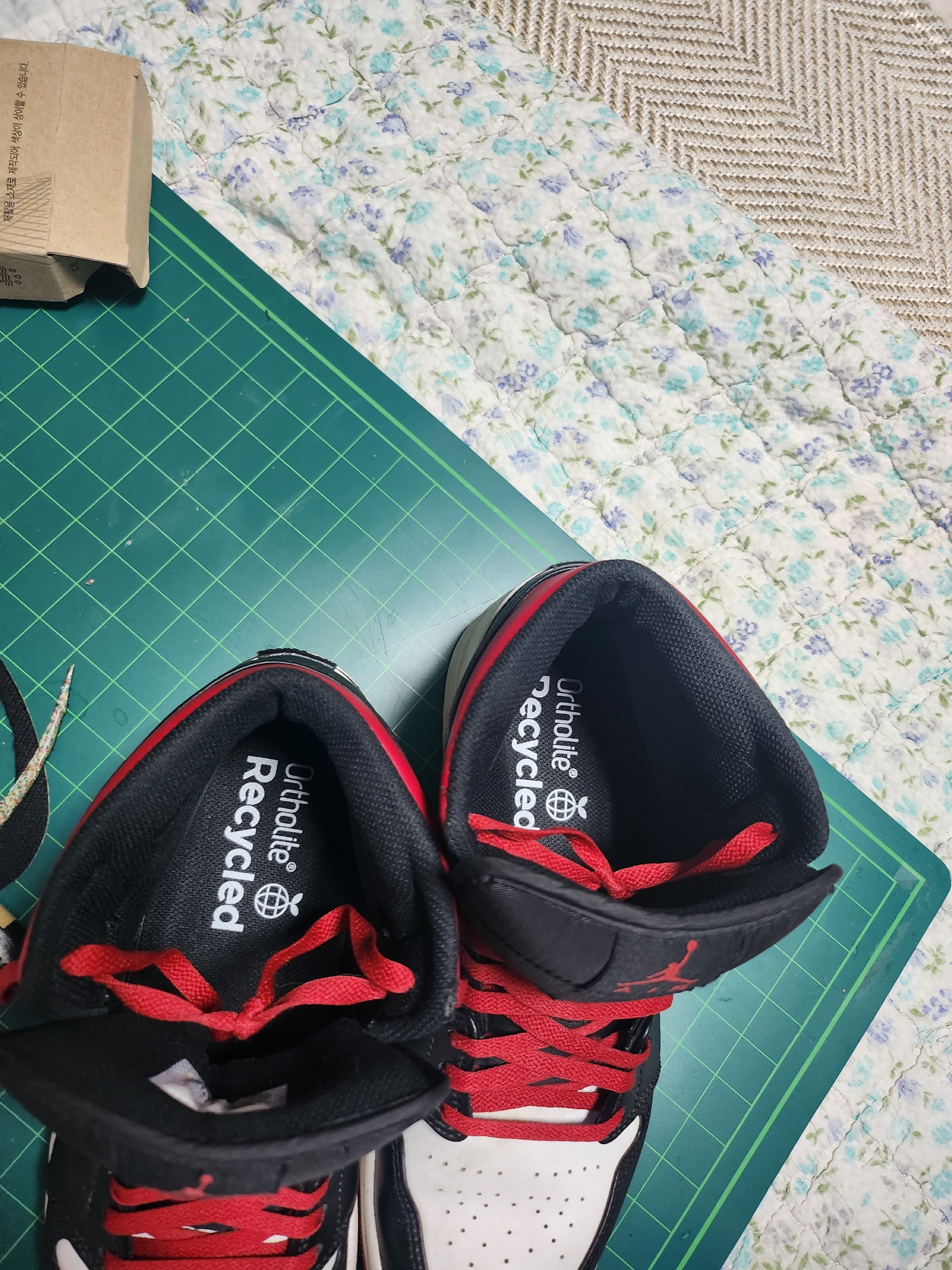 Jordan 1 Mid White Gym Red 착용 스타일 - 2