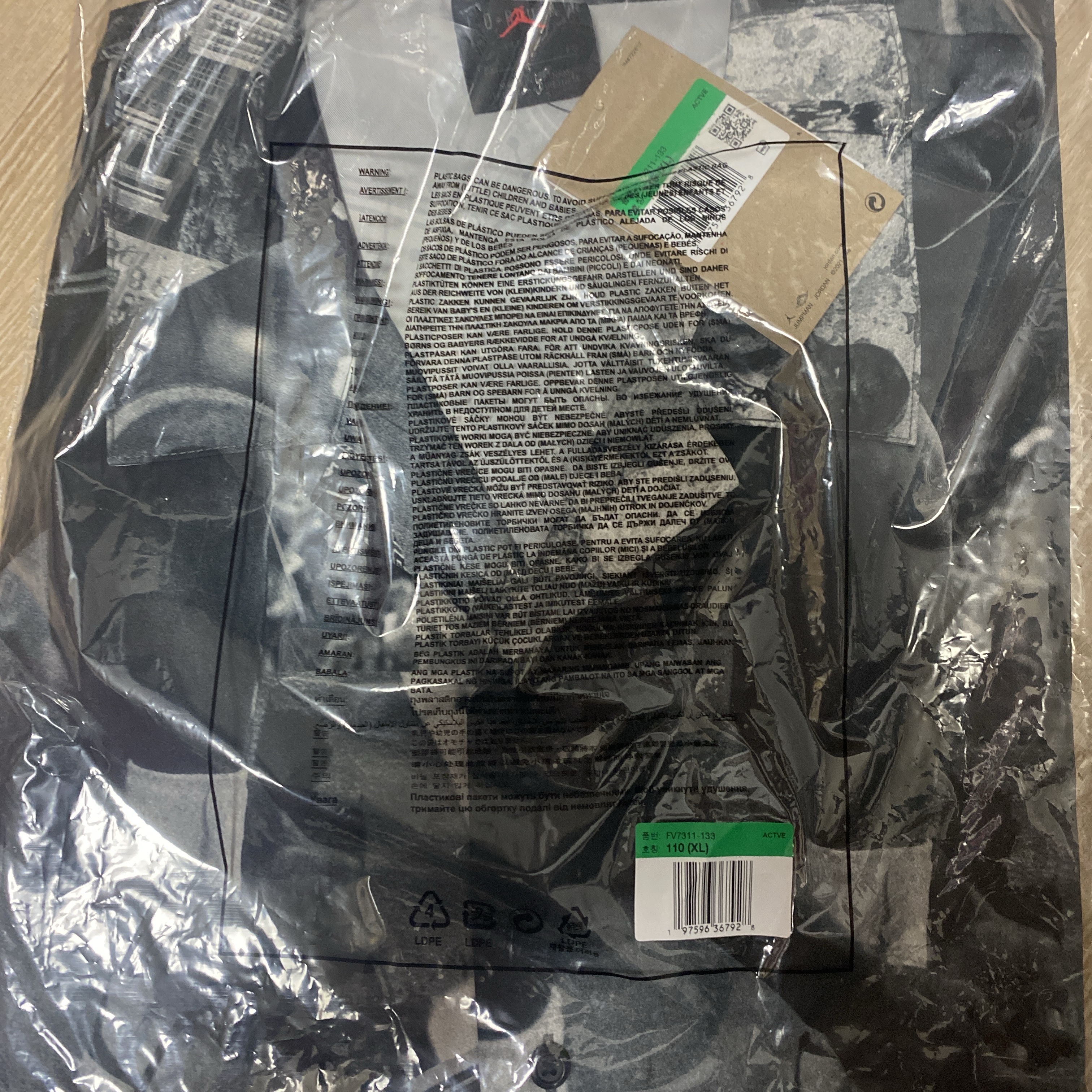 Jordan Essential Print Camp Top Sail Black 착용 스타일