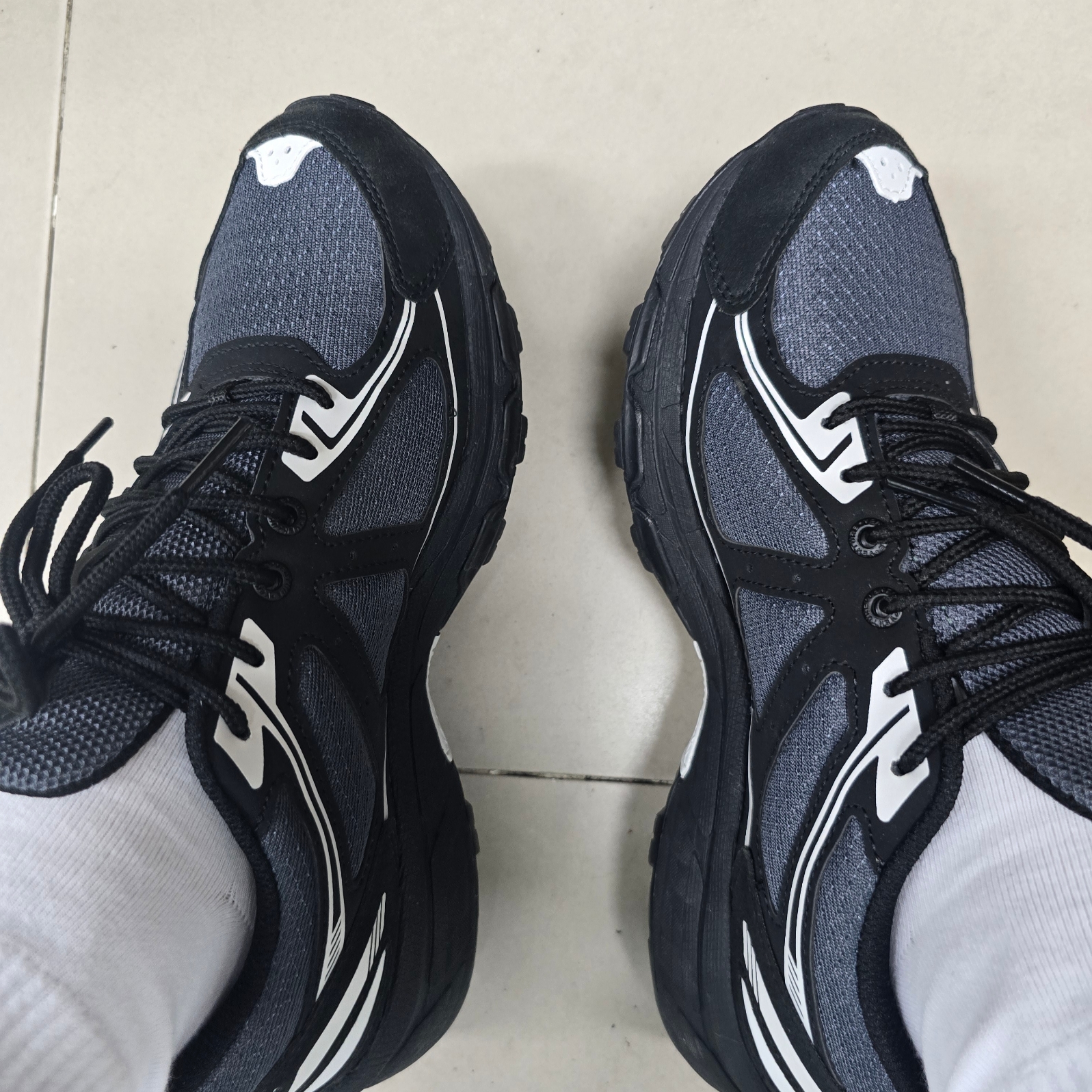 Asics Gel-Venture 6 Carrier Grey 착용 스타일
