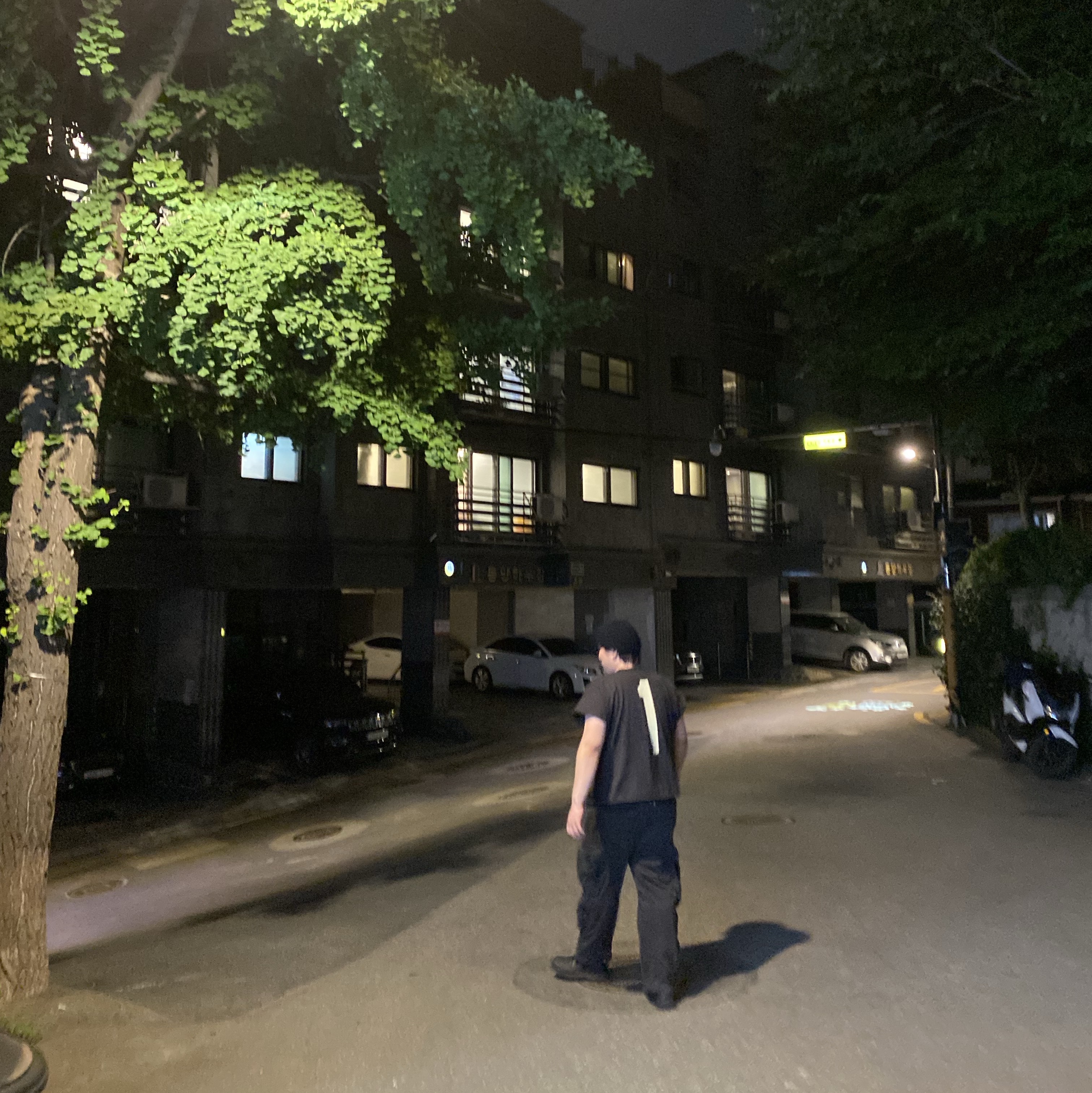 Yeezy One Box T-Shirt Black 착용 스타일 - 2