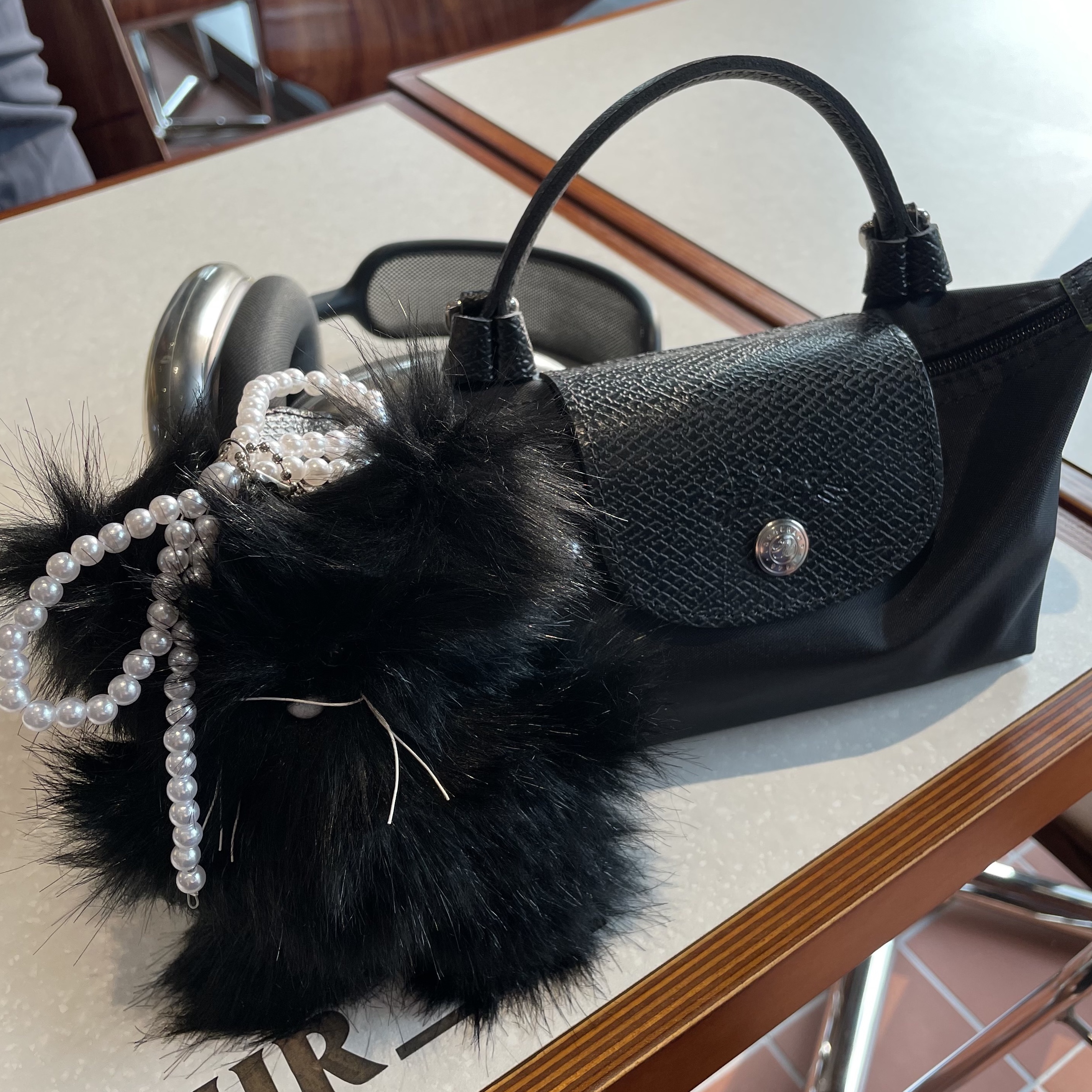 Longchamp Le Pliage Green Handle Pouch Black, Apple AirPods Max Lightning Space Gray (Korean Ver.) 착용 스타일