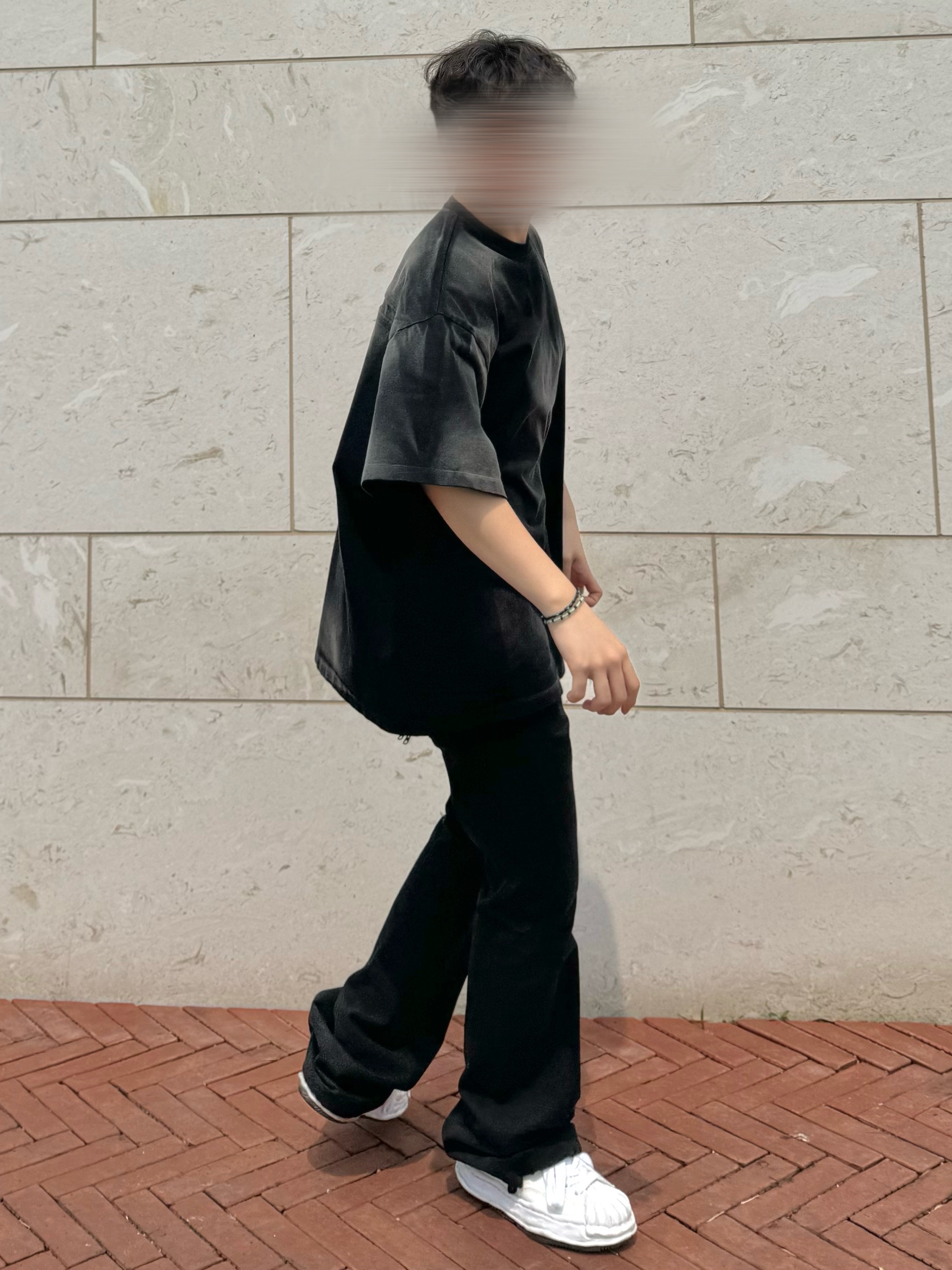 Nonnod Back Detail T-shirt Washed Black, Nonnod Flared Pants Black 착용 스타일 - 2