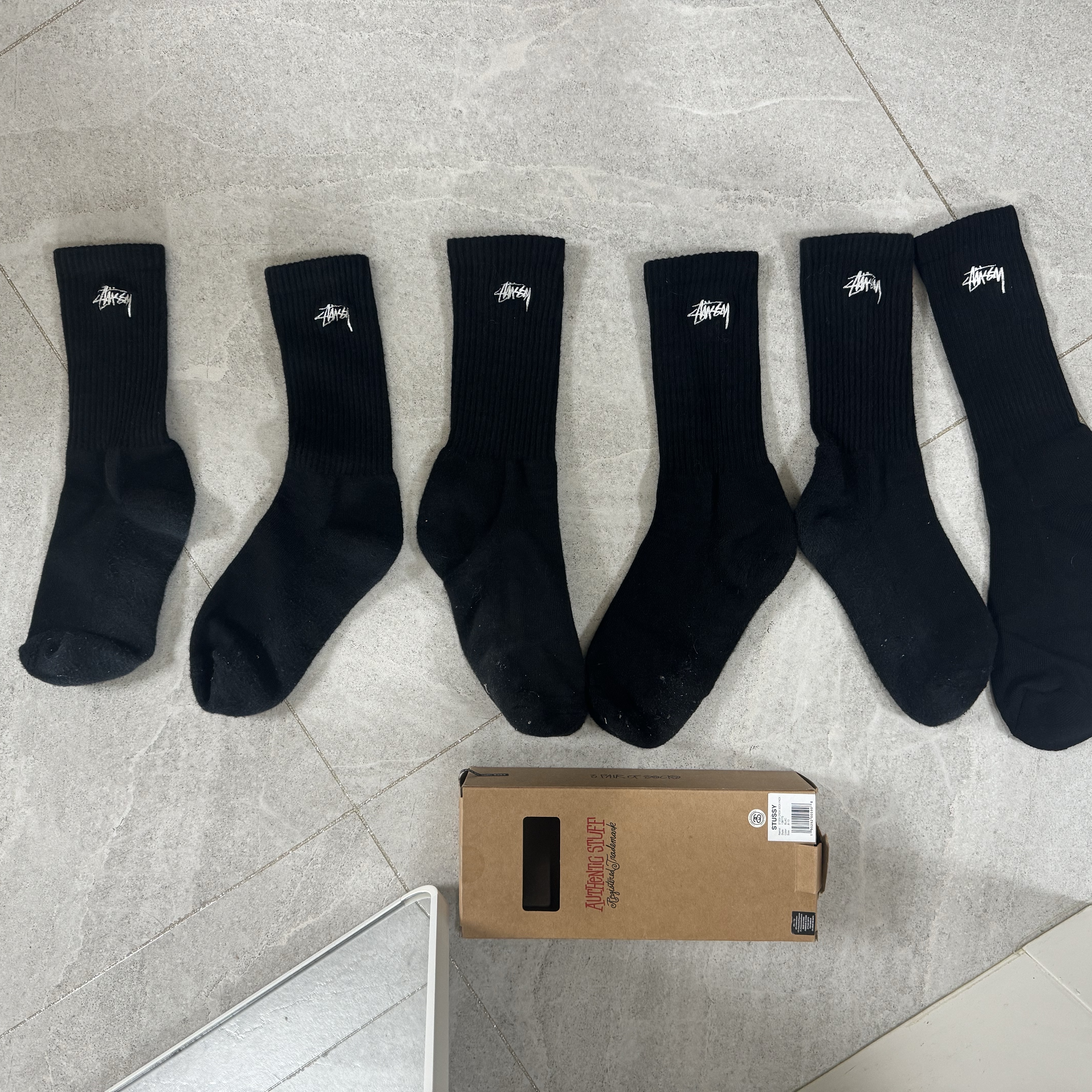 Stussy Small Stock Crew Socks Black (3 Pack) 착용 스타일