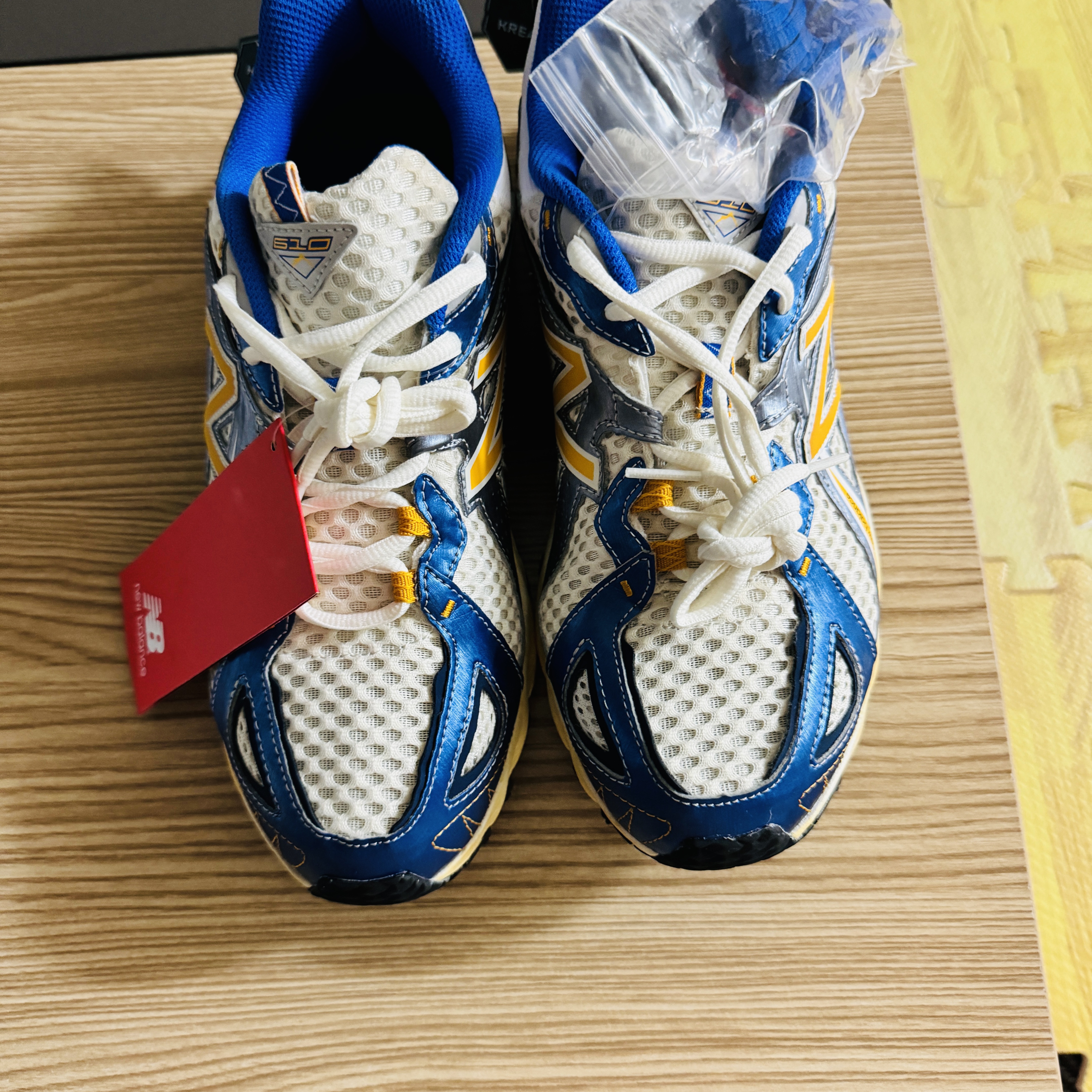 New Balance x Yeseyesee ML610 Atlantic Blue Varsity Gold 착용 스타일