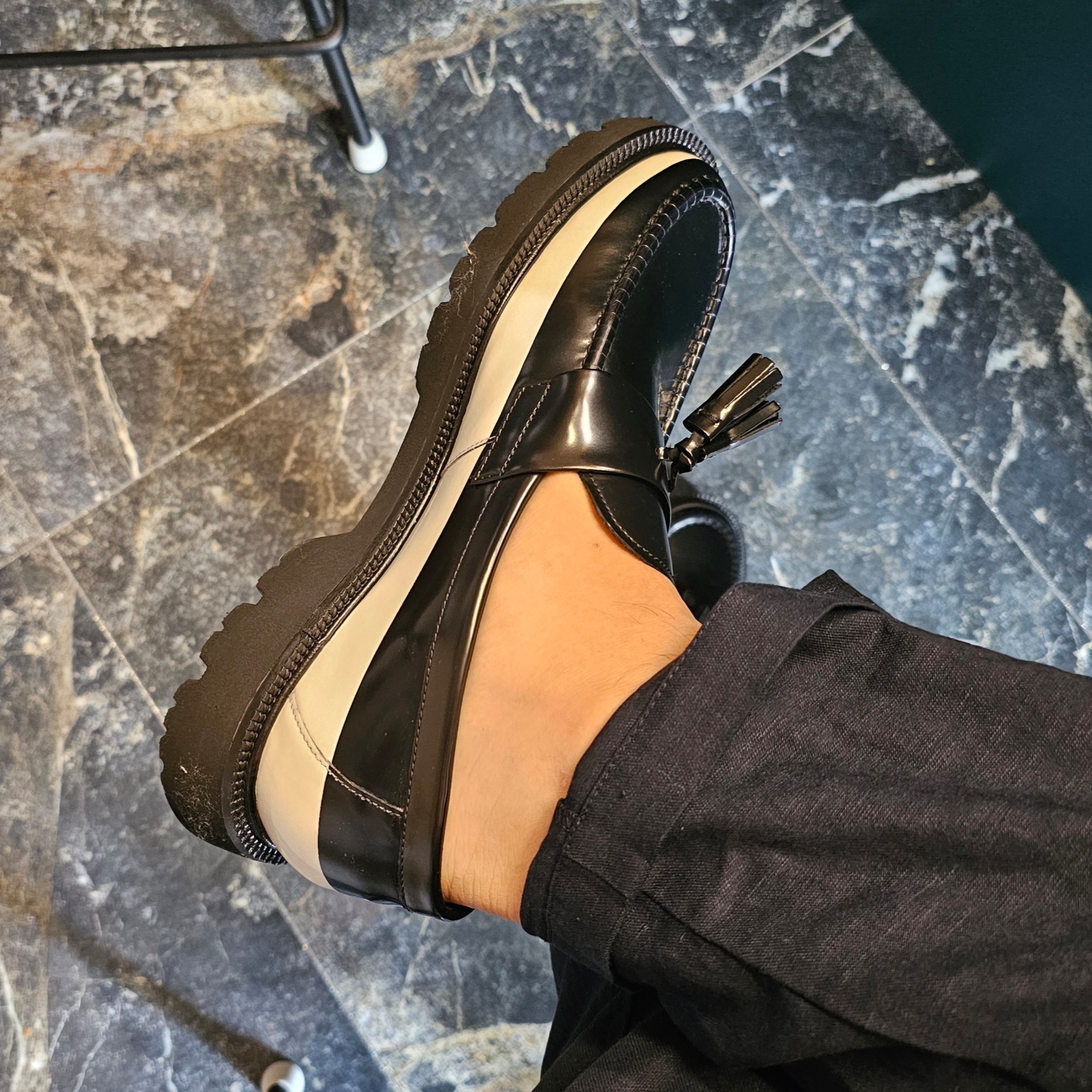 Cole Haan x Fragment American Classics Tassel Loafer Black White 착용 스타일 - 4