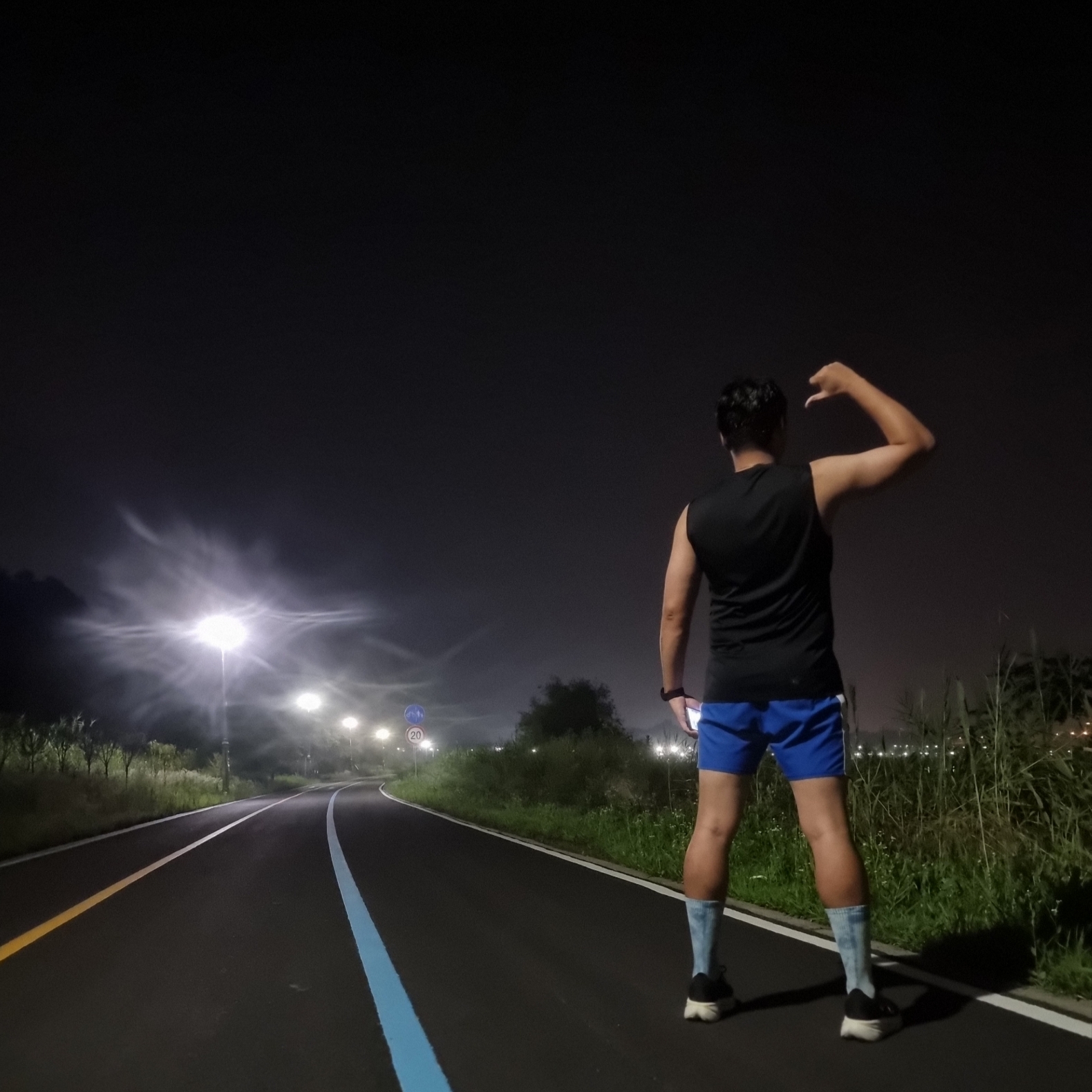 Nike Dri-Fit Legend Sleeveless Fitness T-Shirt Black - Asia, Nike Everyday Plus Cushioned Tie-Dye Crew Socks Multi Color (2 Pack/Korean Ver.) 착용 스타일