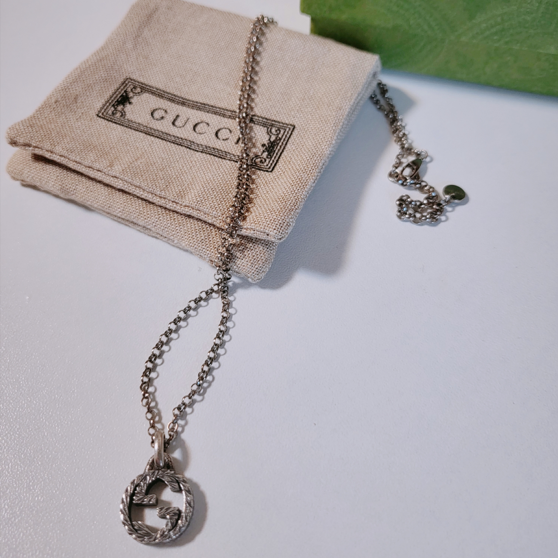 Gucci Interlocking G Pendant Necklace Silver 착용 스타일