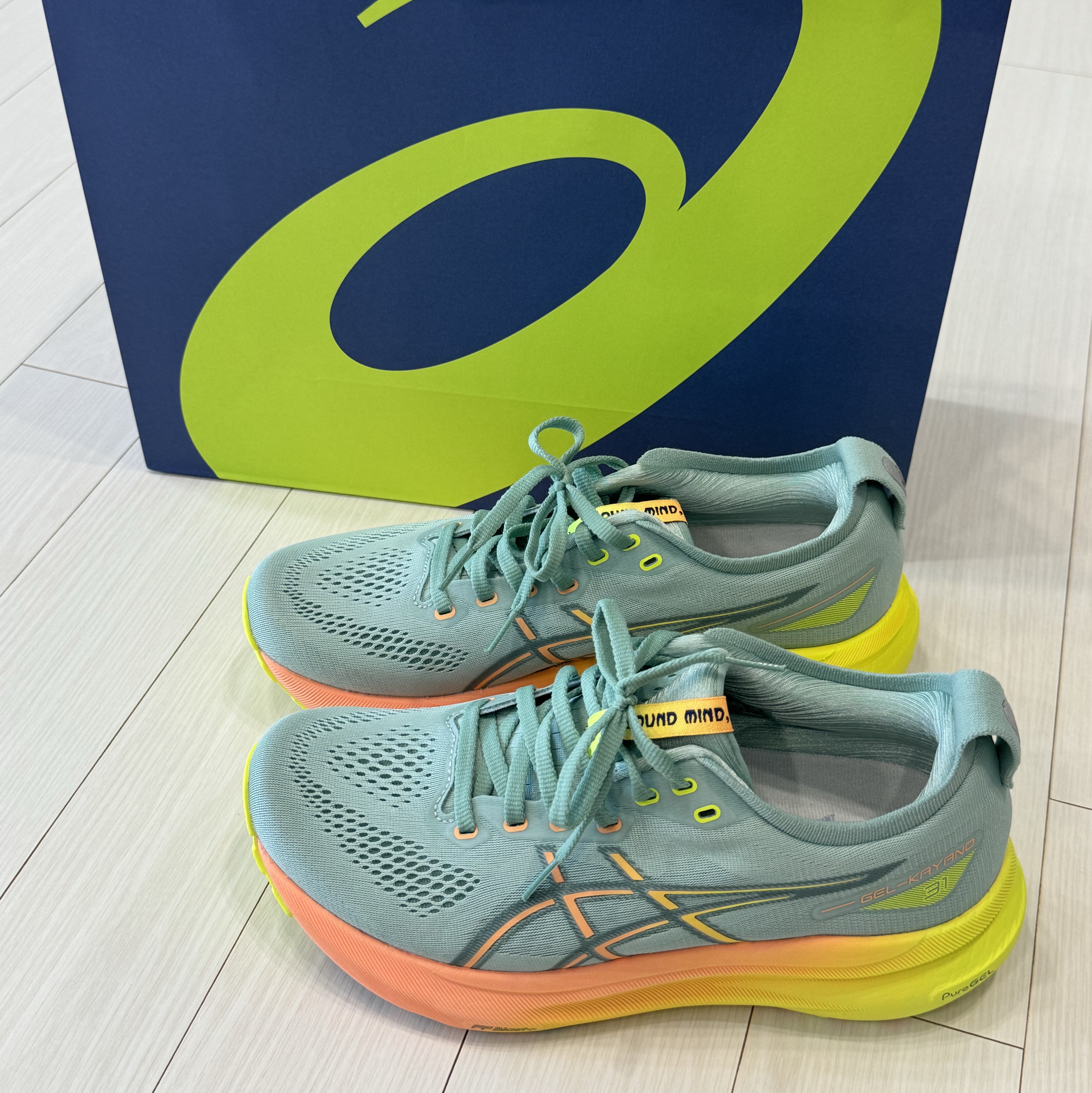 Asics Gel-Kayano 31 Paris Light Celadon Safety Yellow 착용 스타일