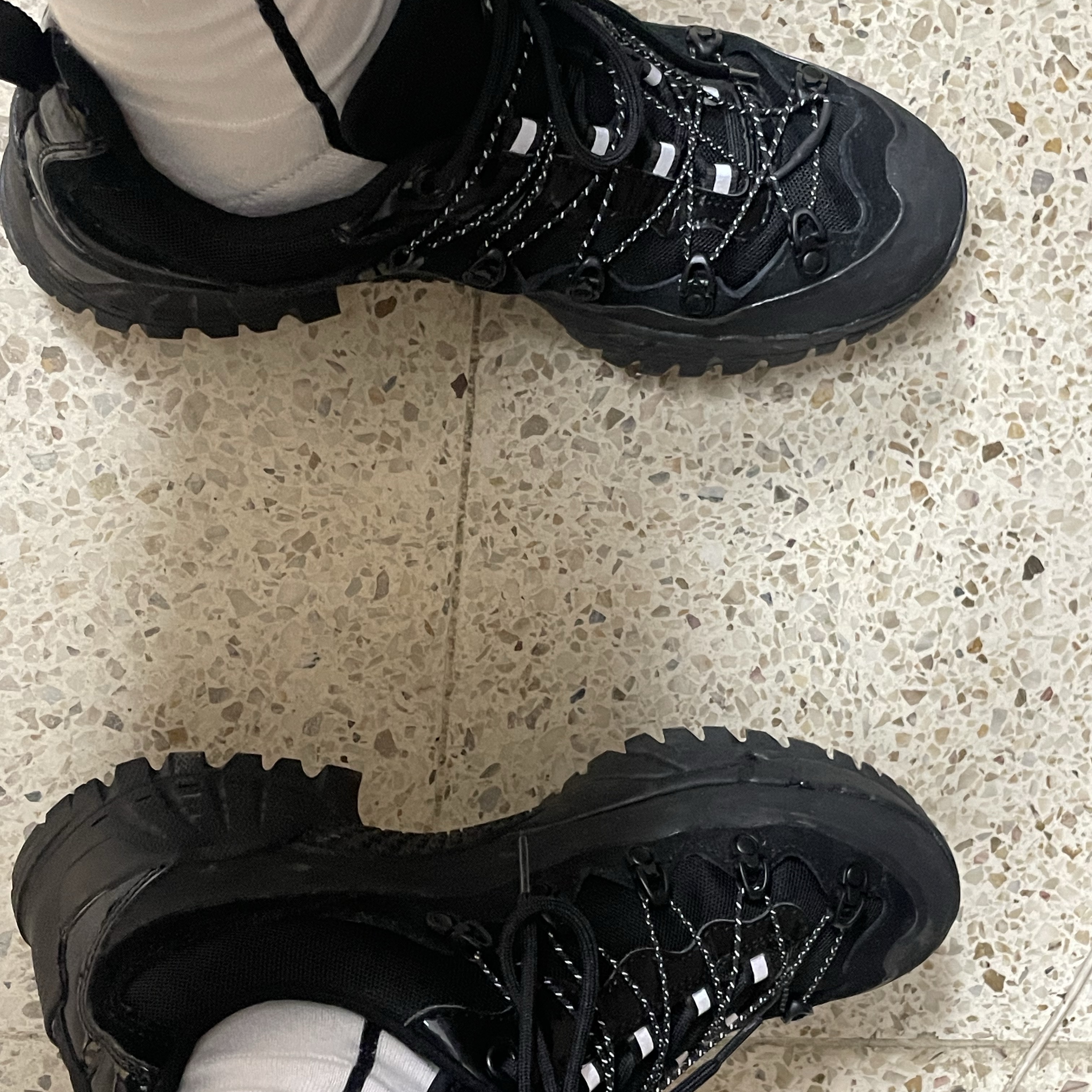 LOSTGARDEN x Kolon Sport Ton Black 착용 스타일