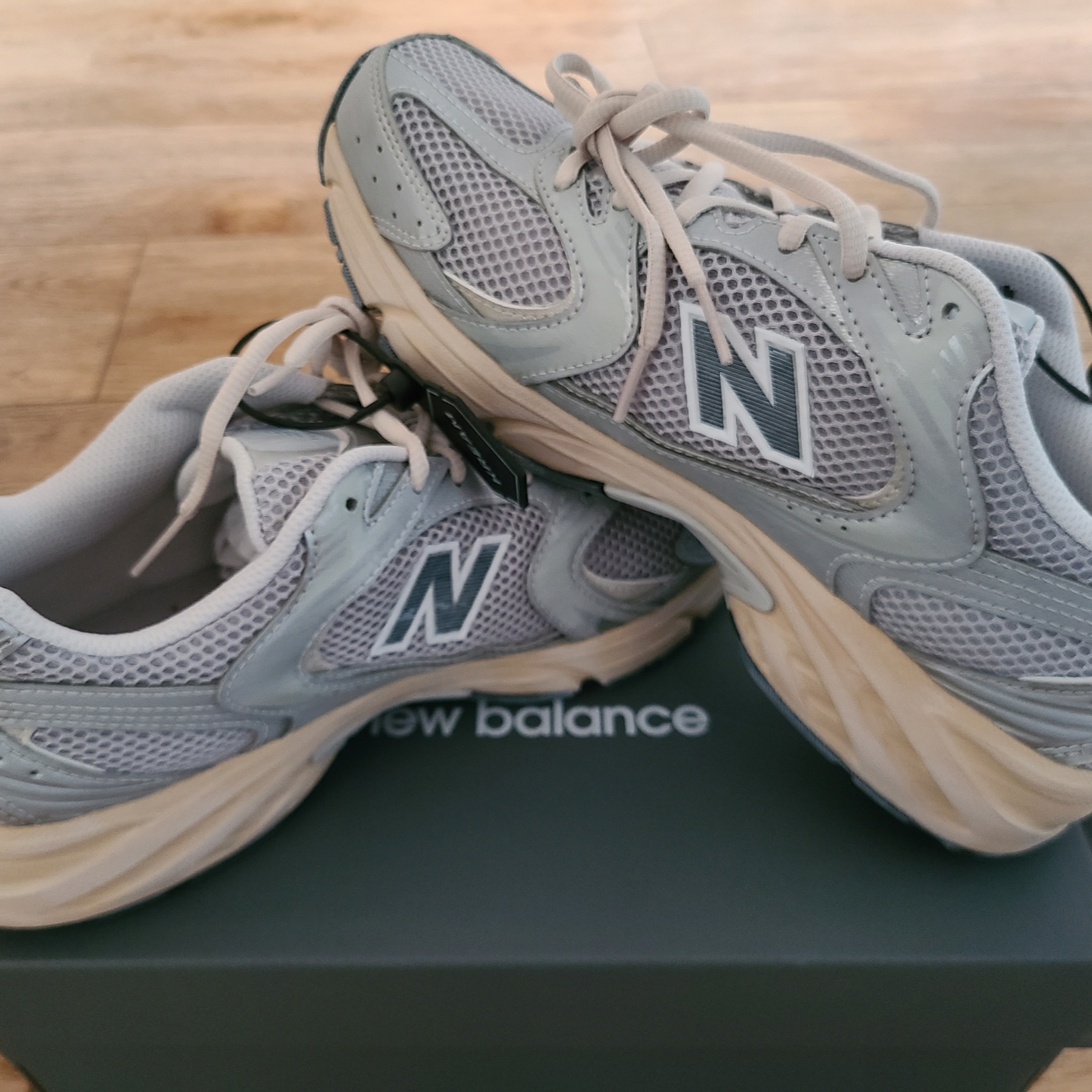 New Balance 530 Steel Grey 착용 스타일
