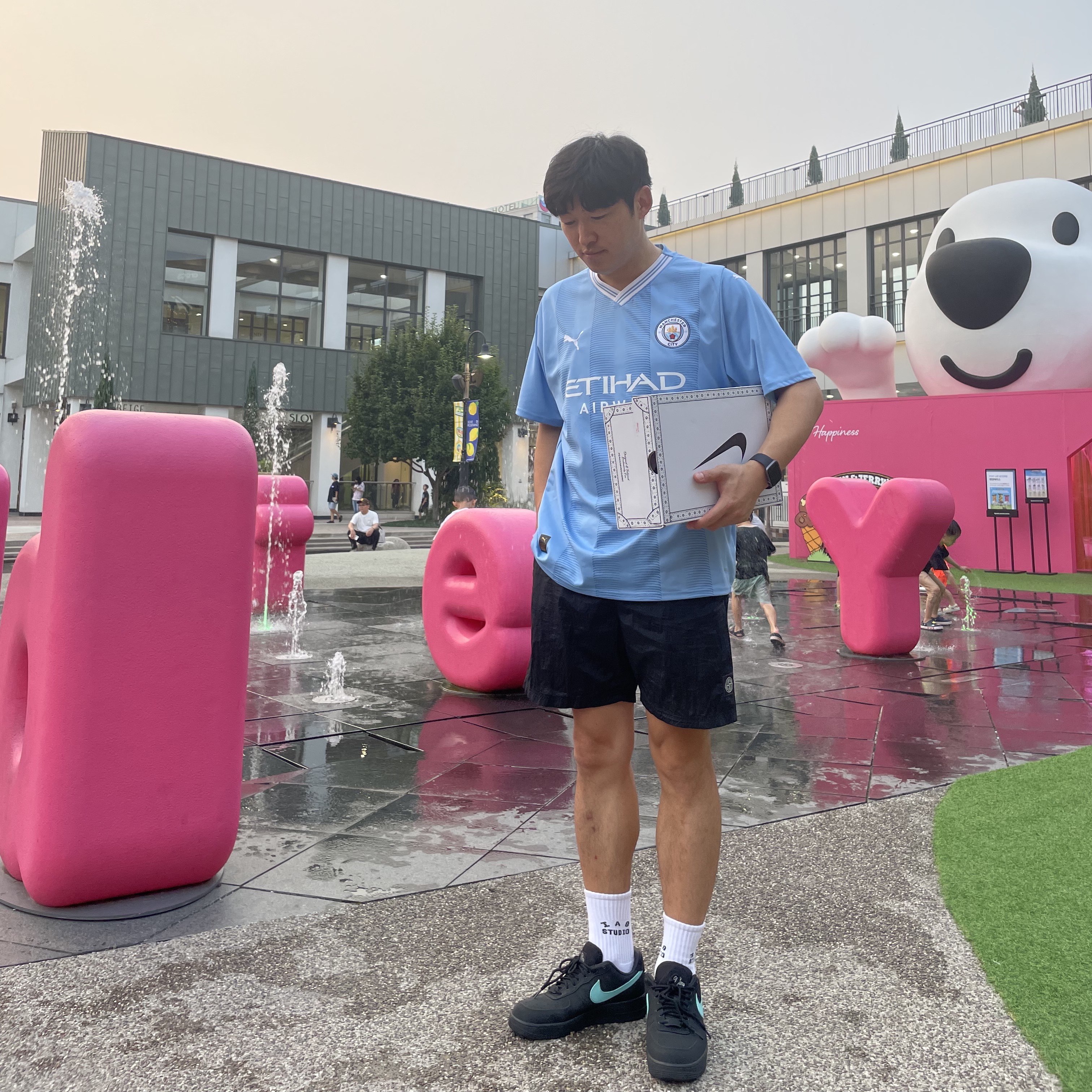 Puma Manchester City 2023/24 Home Jersey Team Light Blue (Non Marking Ver.), Nike x Peaceminusone Kwondo1 Black and White 착용 스타일