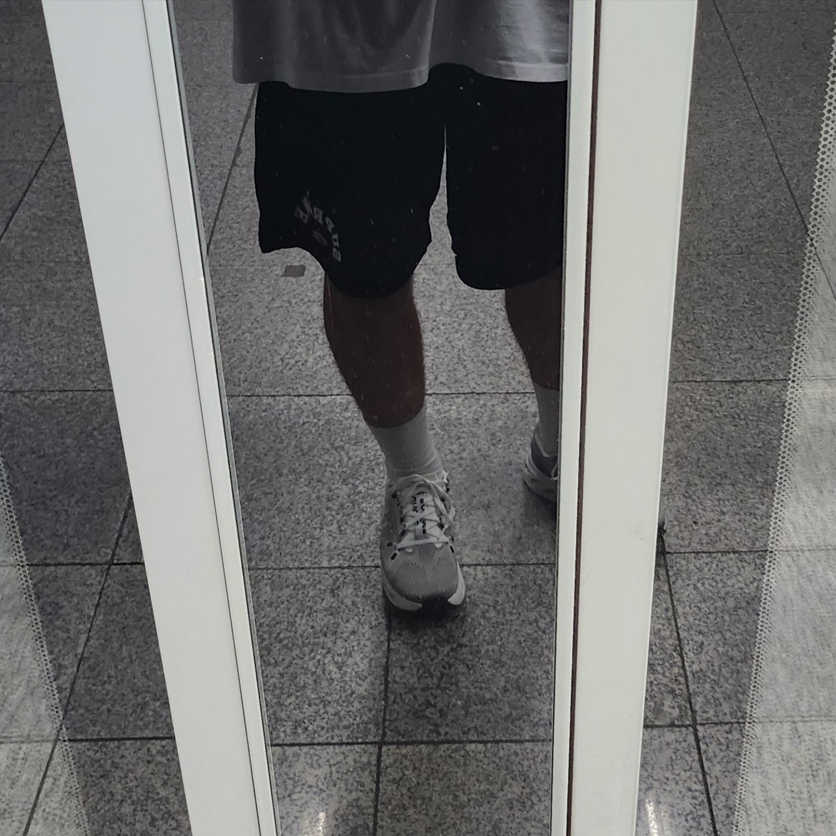 Supreme x Champion Mesh Short Black - 24SS, On Running Cloudeclipse Alloy White 착용 스타일