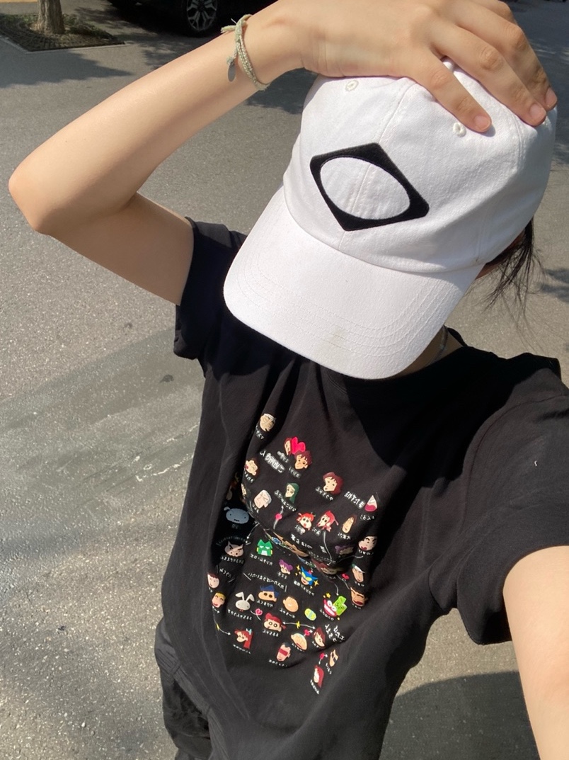 Mischief Rhombus Ball Cap White 착용 스타일