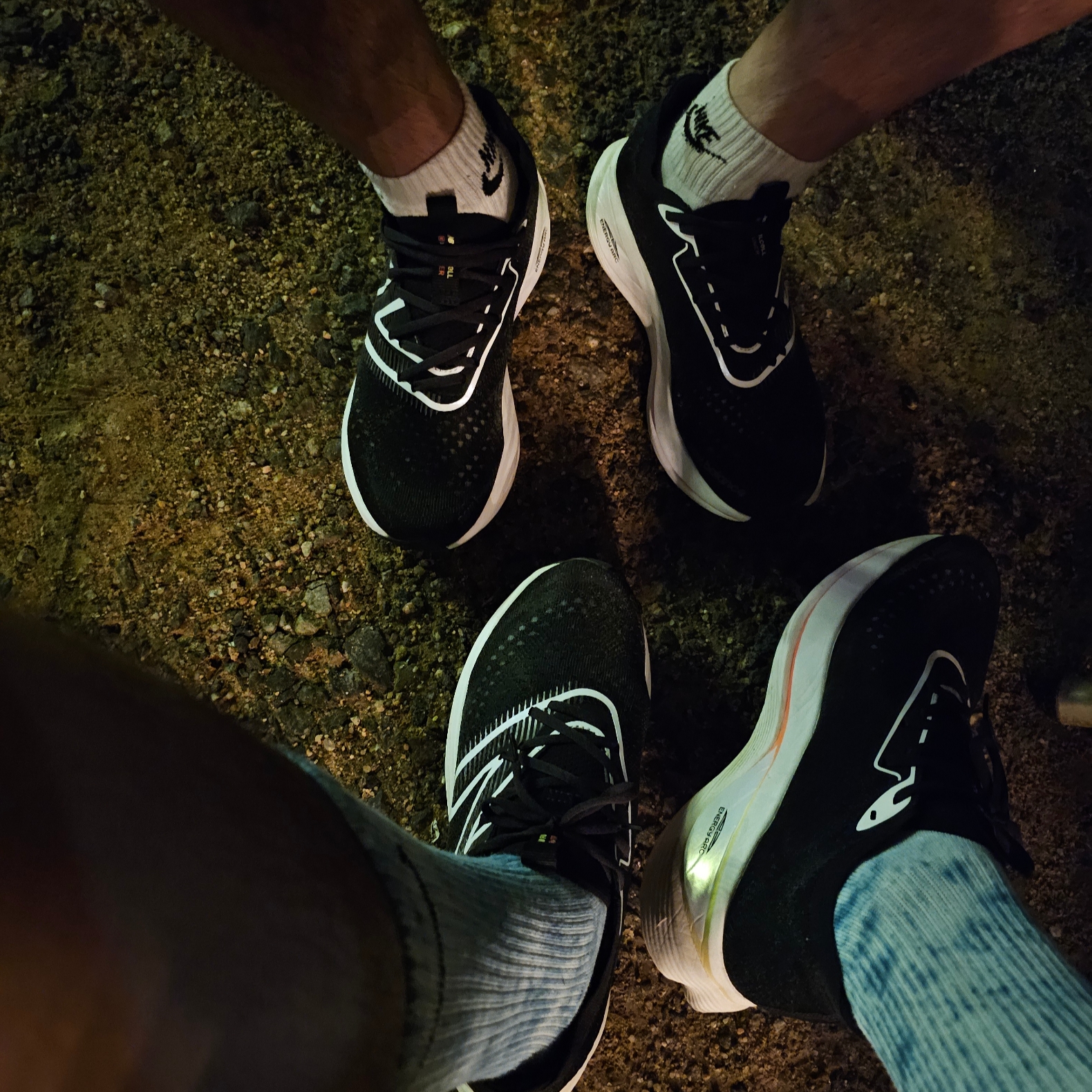 New Balance FuelCell Supercomp Trainer v2 White - 2E Wide, Nike Everyday Essential Ankle Socks White (3 Pack/Korean Ver.) 착용 스타일
