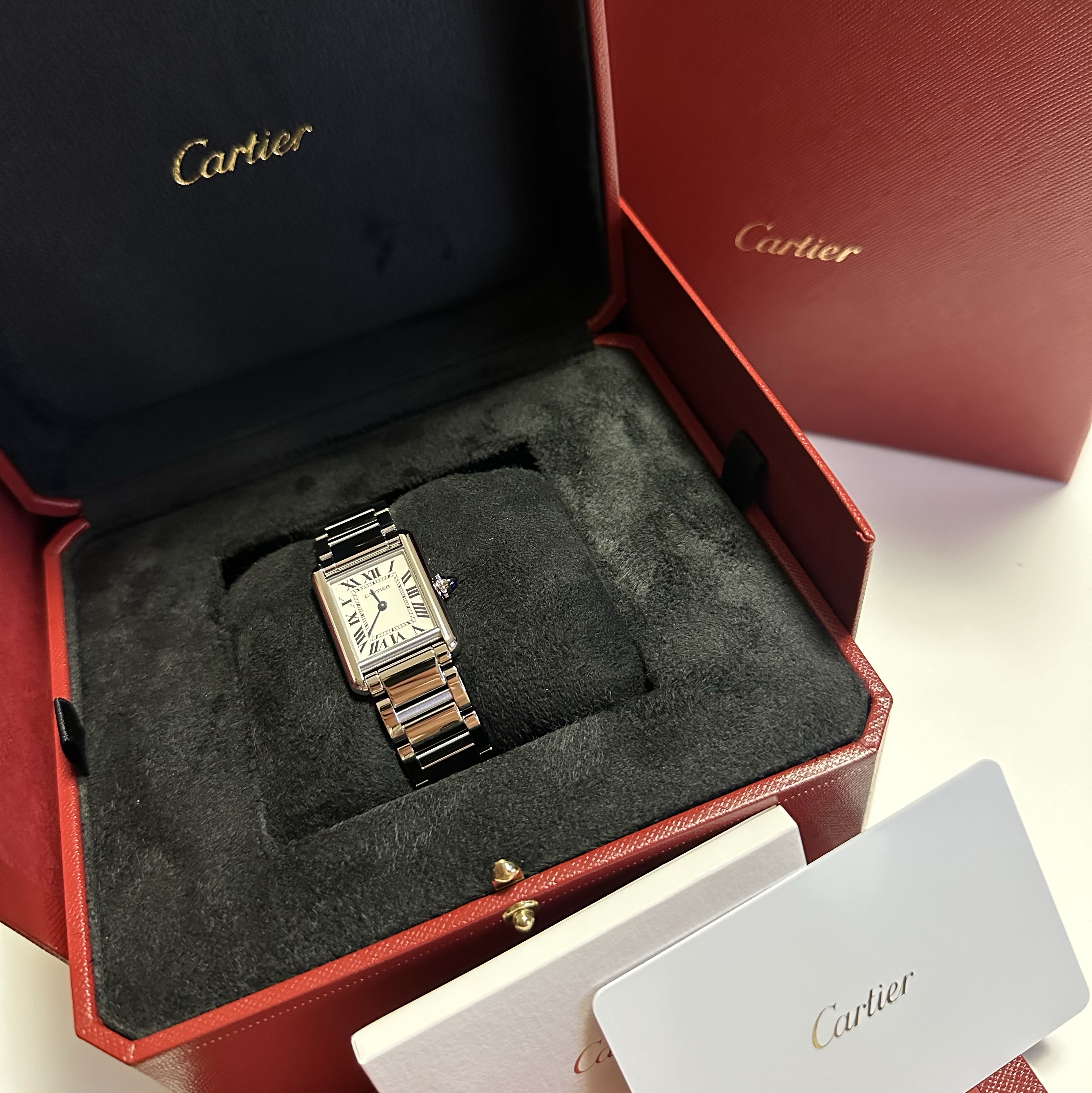 Cartier Tank Must Watch Small Quartz Steel Bracelet Steel 착용 스타일