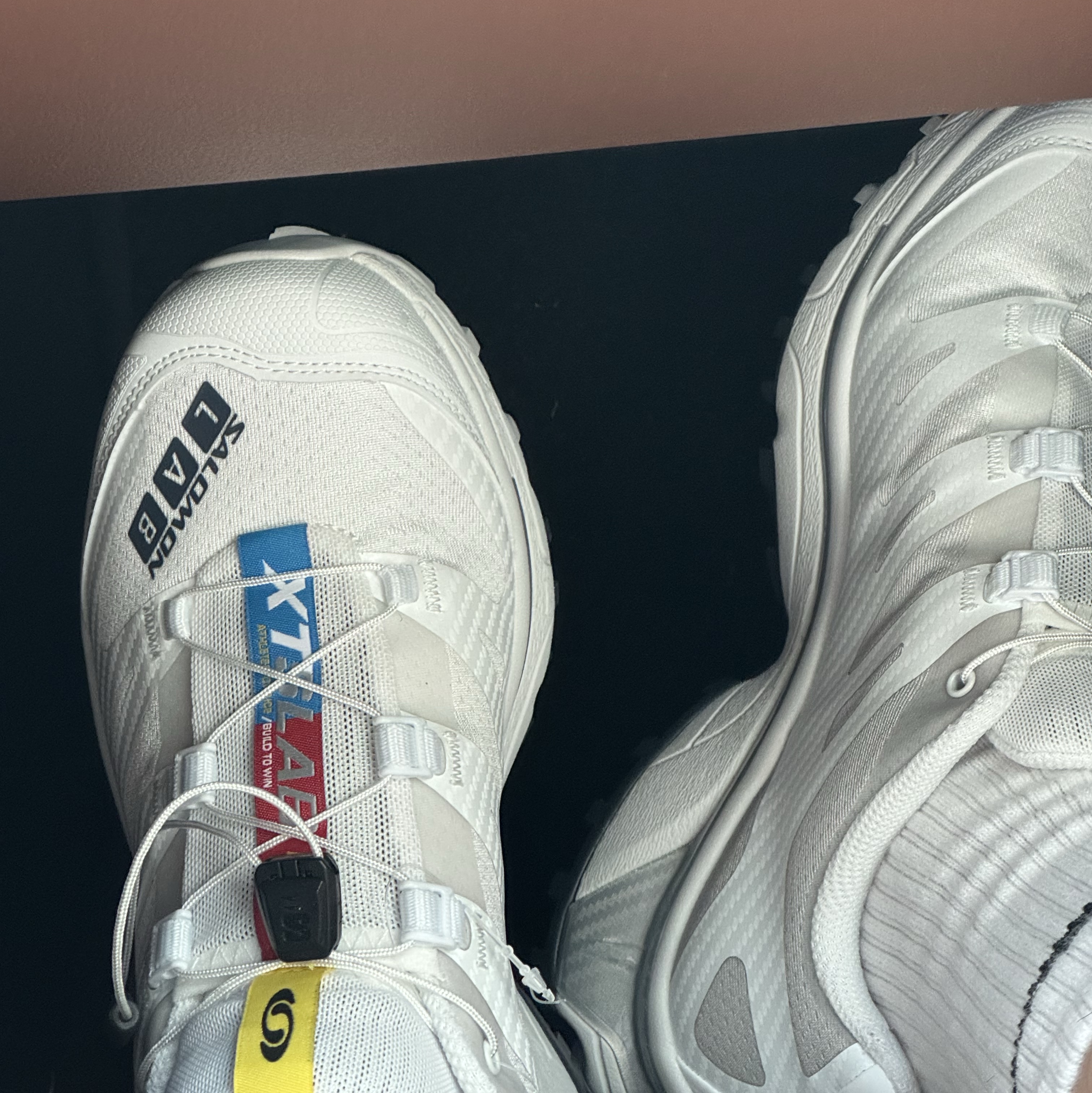 Salomon XT-4 White Lunar Rock 착용 스타일 - 1