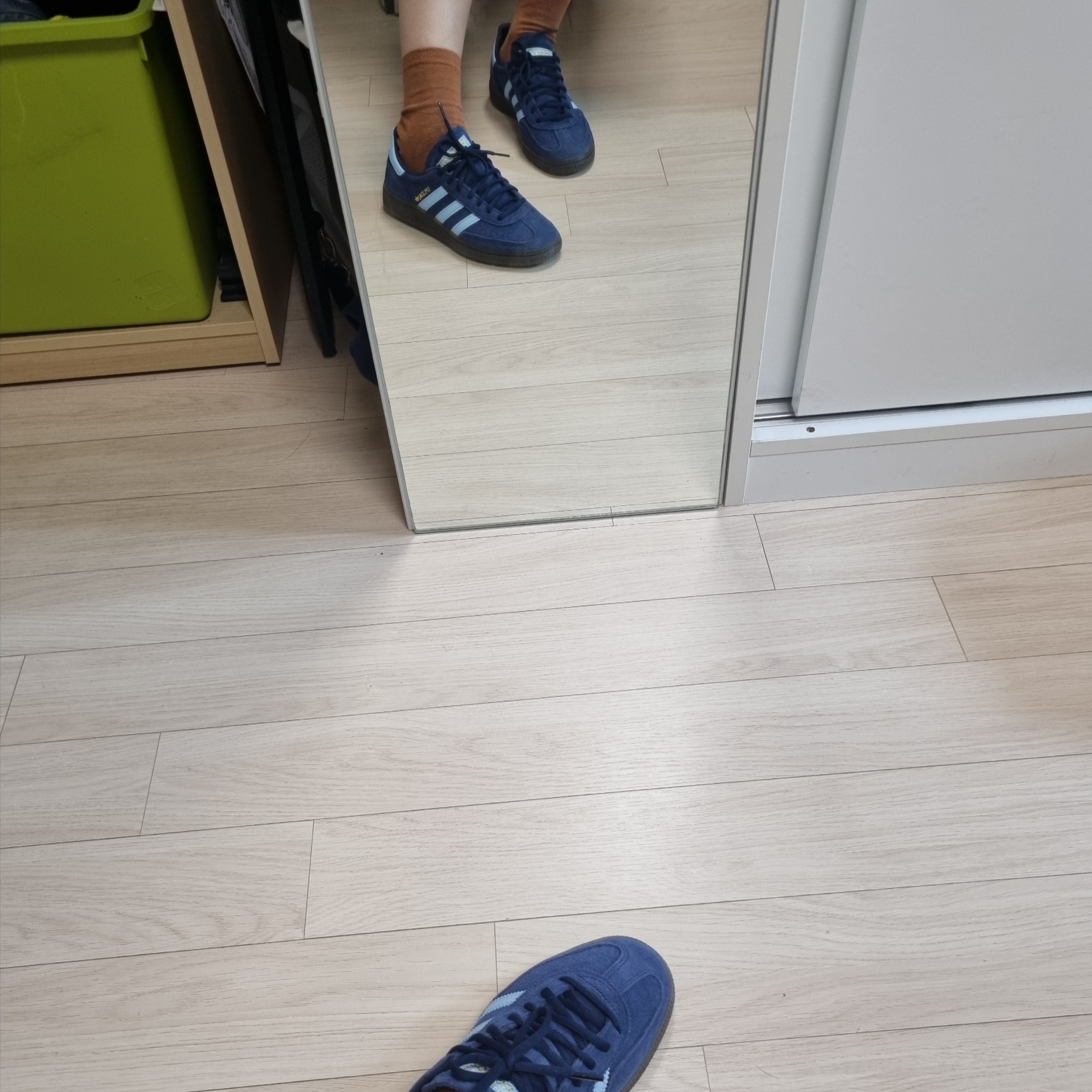 Adidas Spezial Handball Collegiate Navy 착용 스타일 - 1