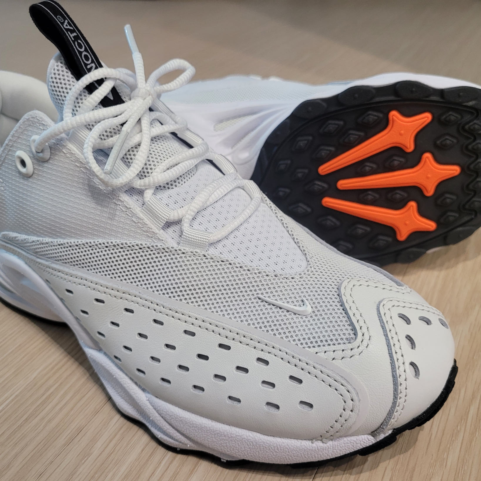Nike x Drake Nocta Air Zoom Drive Summit White 착용 스타일 - 3