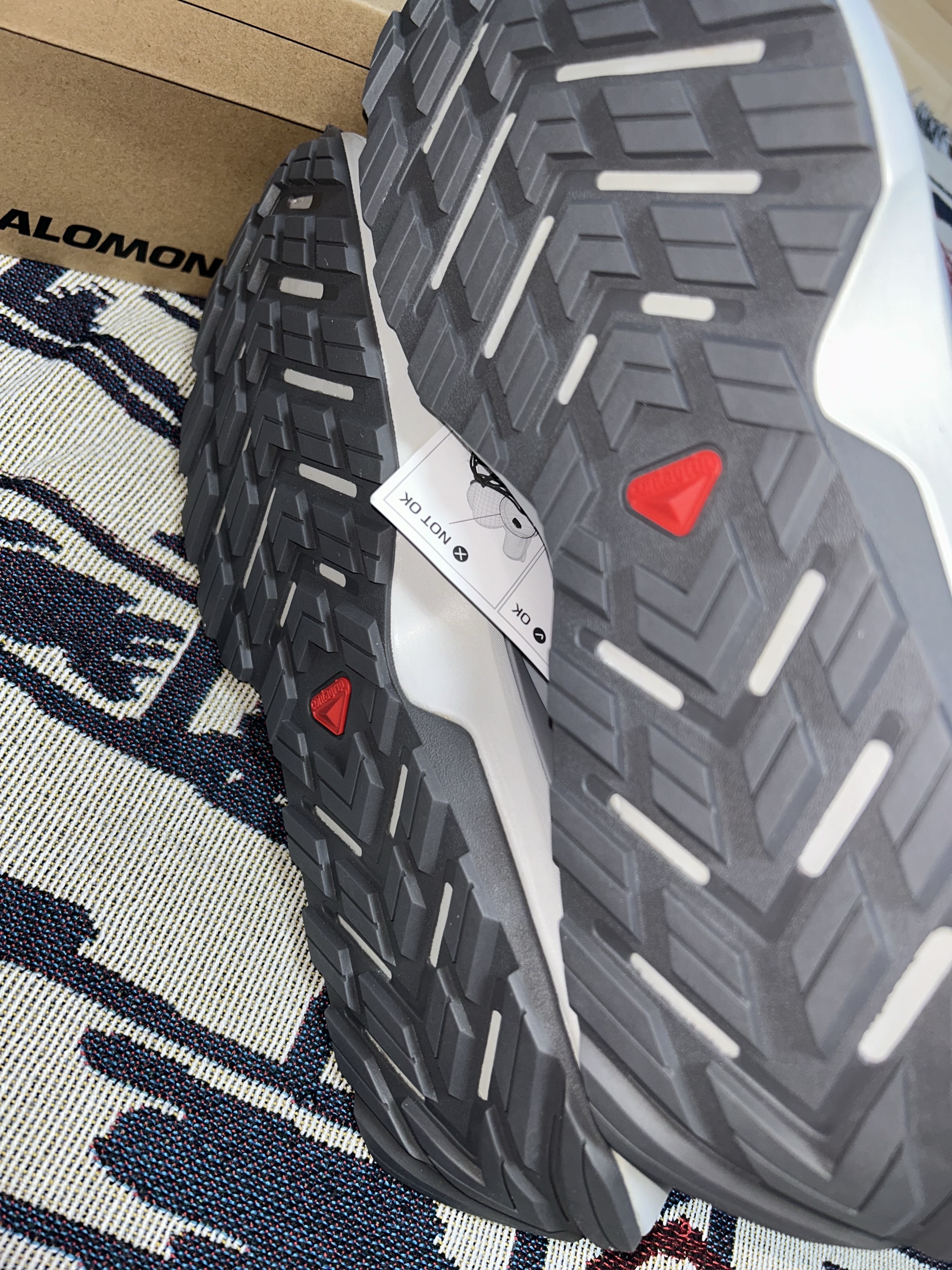 Salomon Odyssey ELMT Advanced Mid Gore-Tex Metal Lunar Rock 착용 스타일 - 7