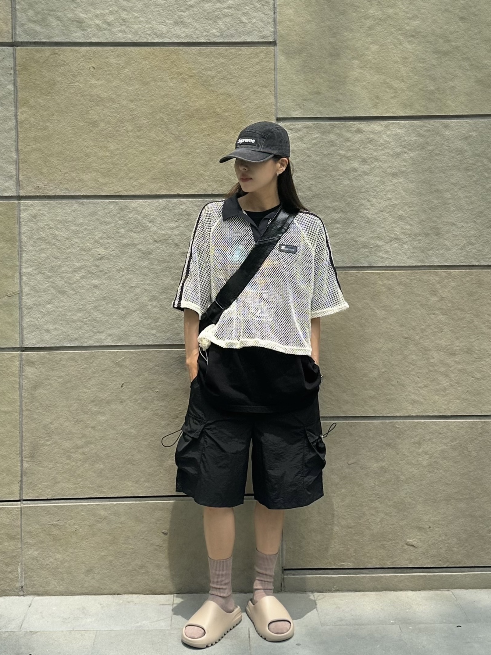 Supreme Denim Camp Cap Black - 24SS, Lemaire Small Croissant Bag Coated Linen Canvas Black 착용 스타일 - 1