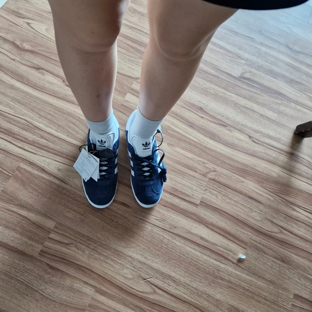 Adidas Gazelle Collegiate Navy 착용 스타일