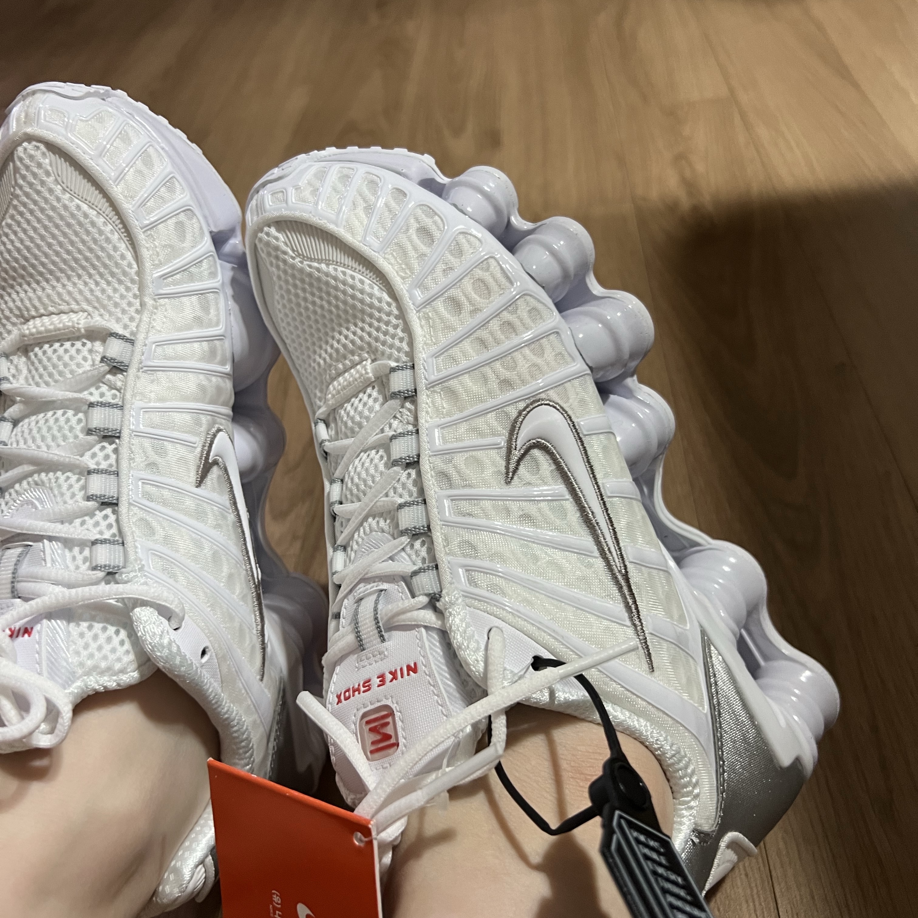 (W) Nike Shox TL White and Max Orange 착용 스타일