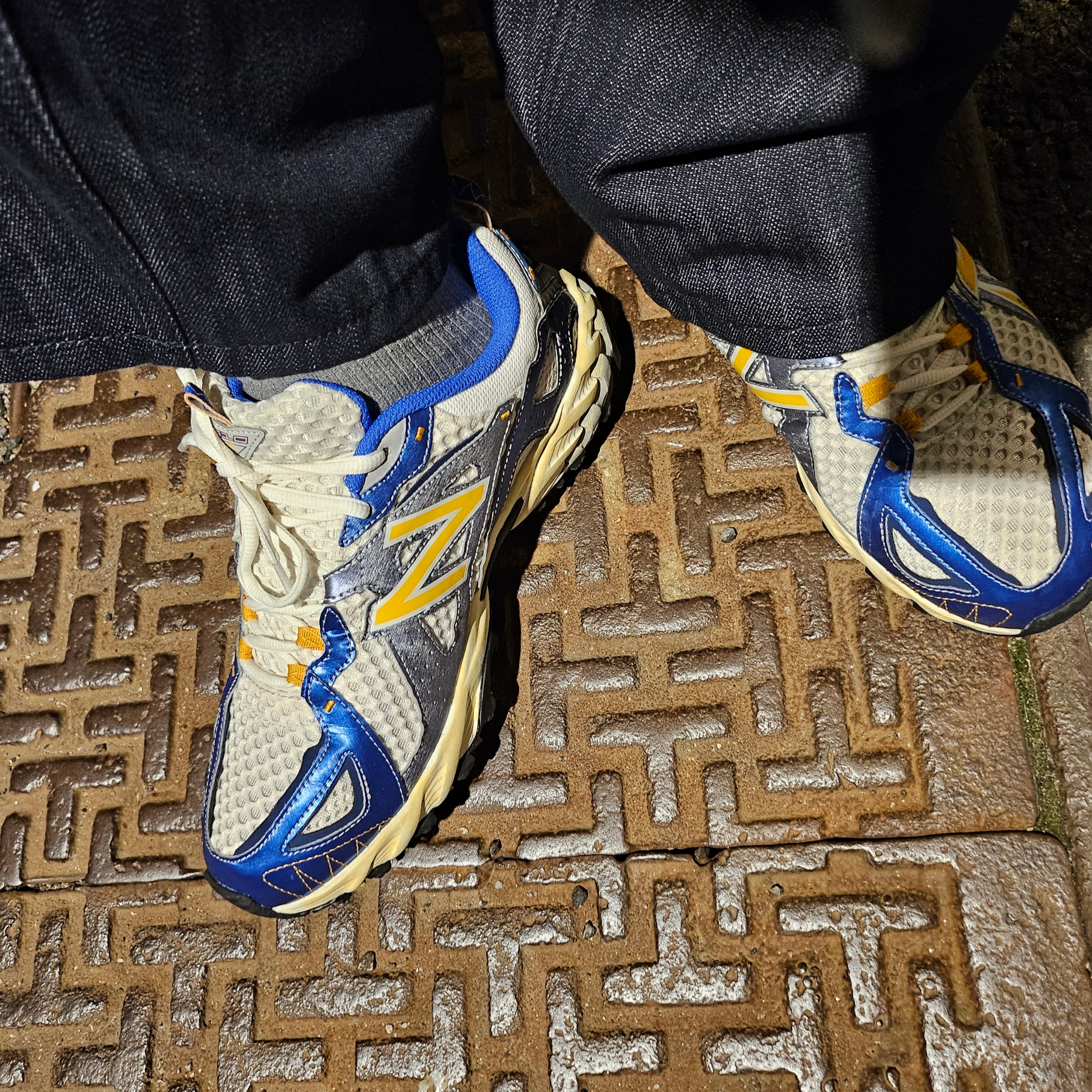 New Balance x Yeseyesee ML610 Atlantic Blue Varsity Gold 착용 스타일