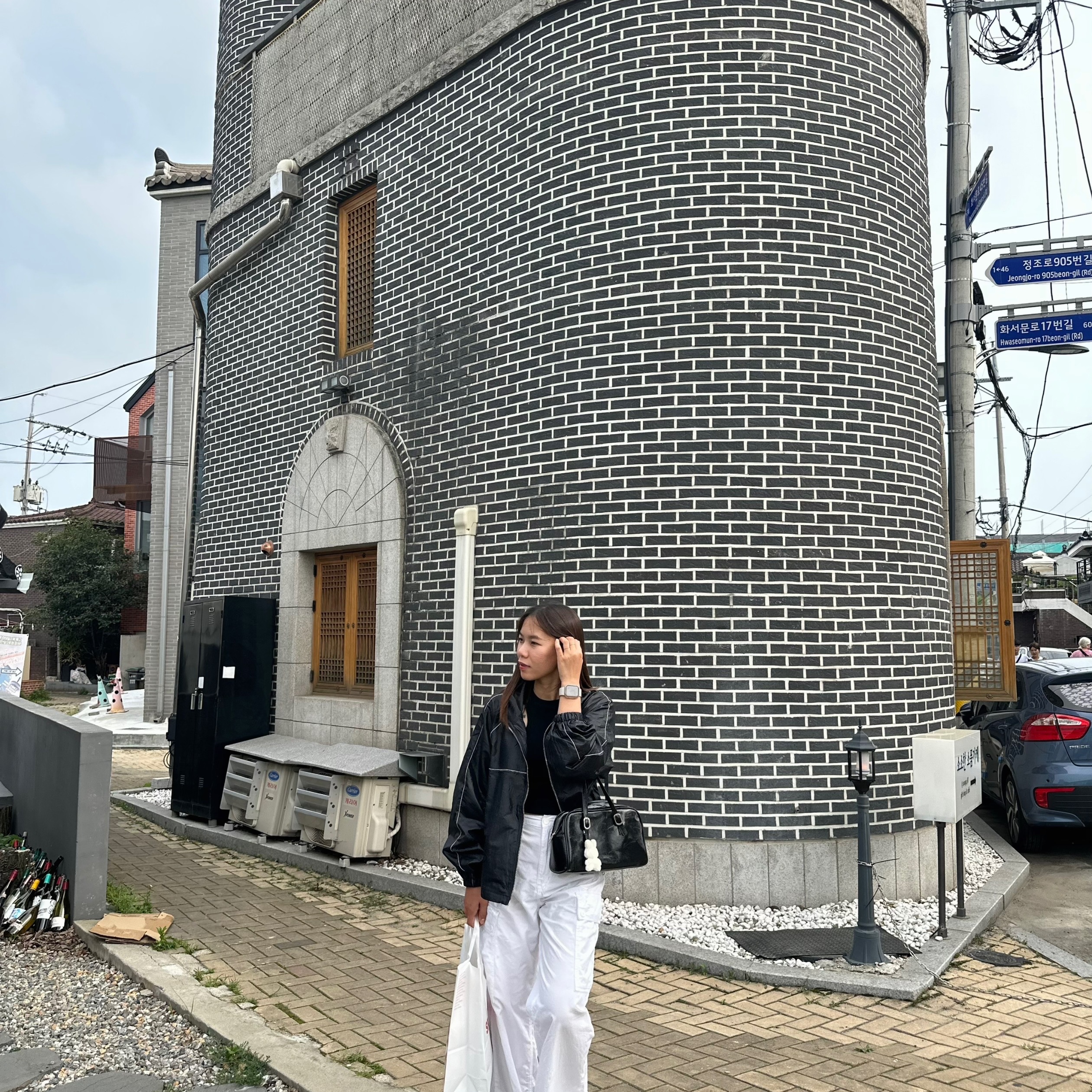 Adidas Samba OG Cloud White, Spao x Woowakgood Isegye Idol Short Sleeve T-Shirt Black 착용 스타일