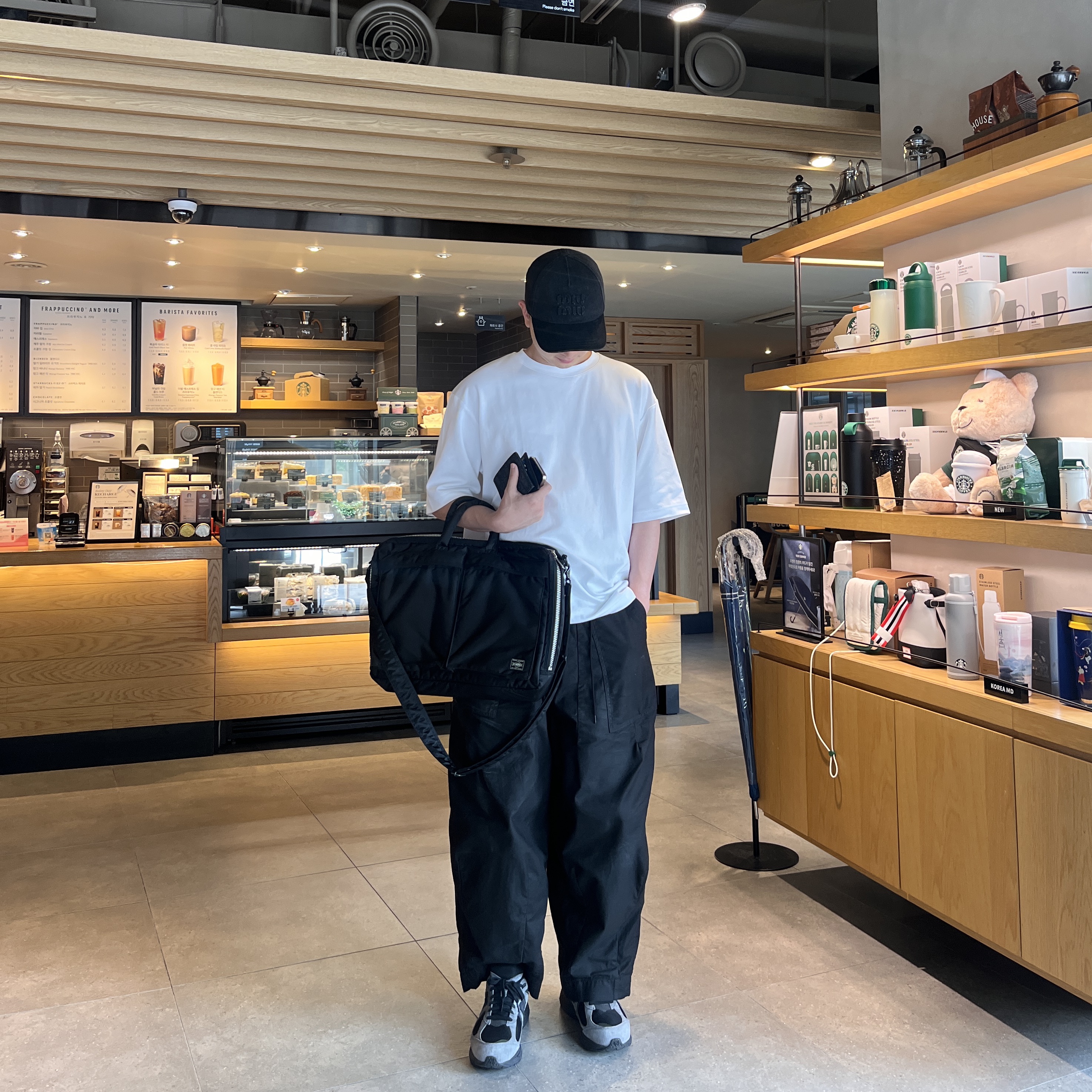Porter Tanker 2Way Briefcase Black, Needles H.D. Fatigue Pants Black 착용 스타일 - 2