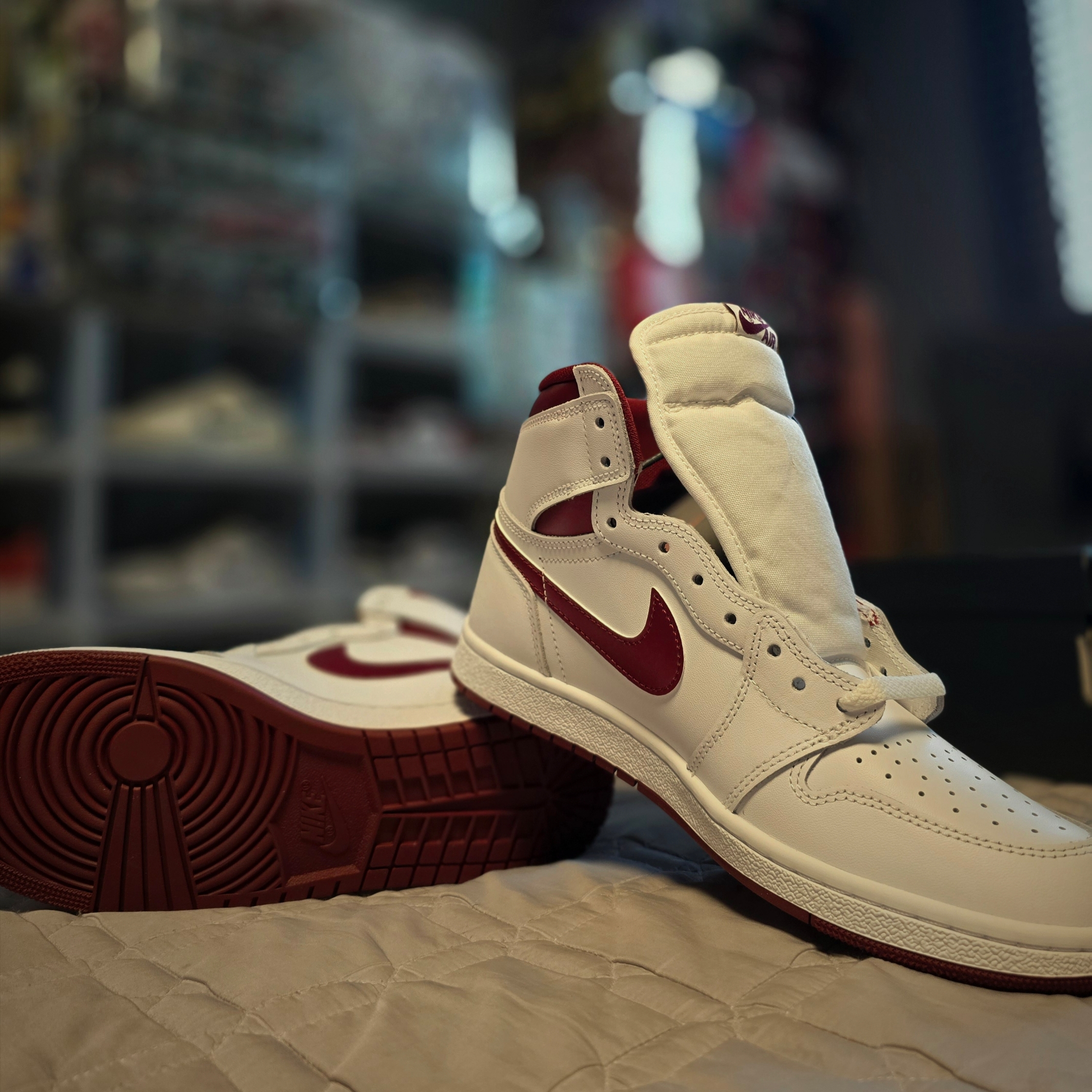 Jordan 1 High 85 Metallic Burgundy 착용 스타일 - 2