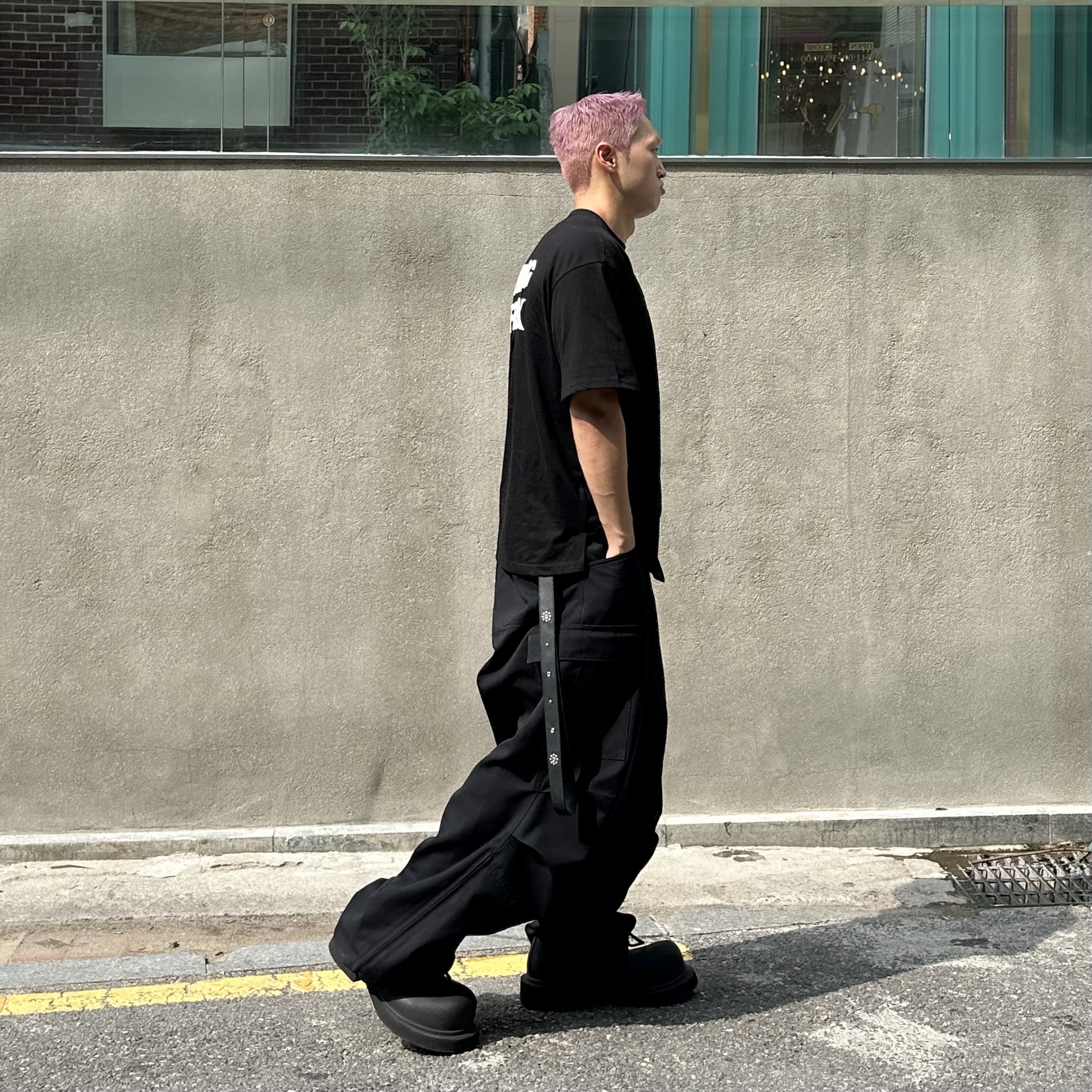 Nonnod Side Zip Cargo Pants Black, (W) Balenciaga Steroid Derby Black 착용 스타일 - 4