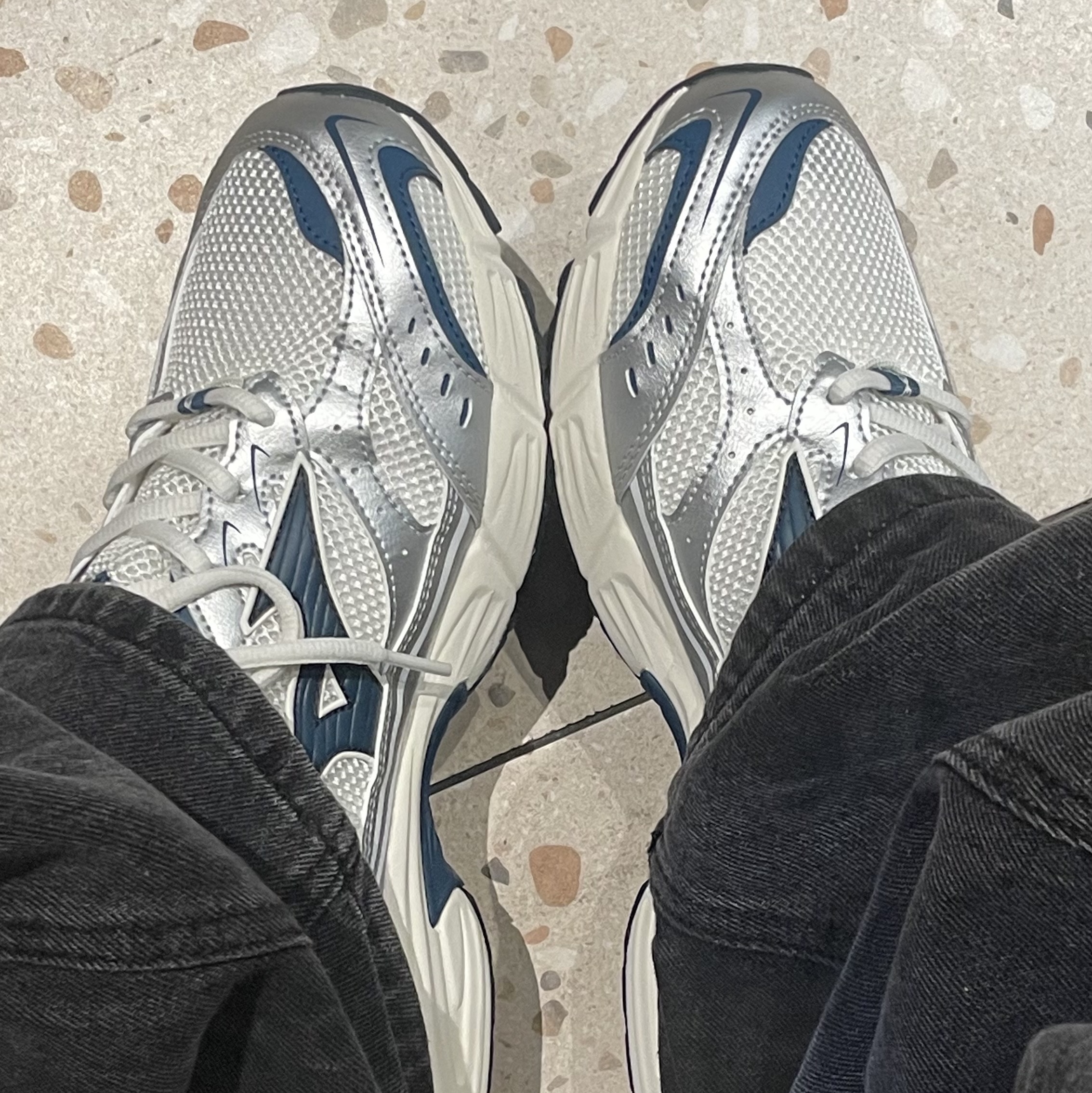 Mizuno MXR Snow White Majolica Blue Silver 착용 스타일