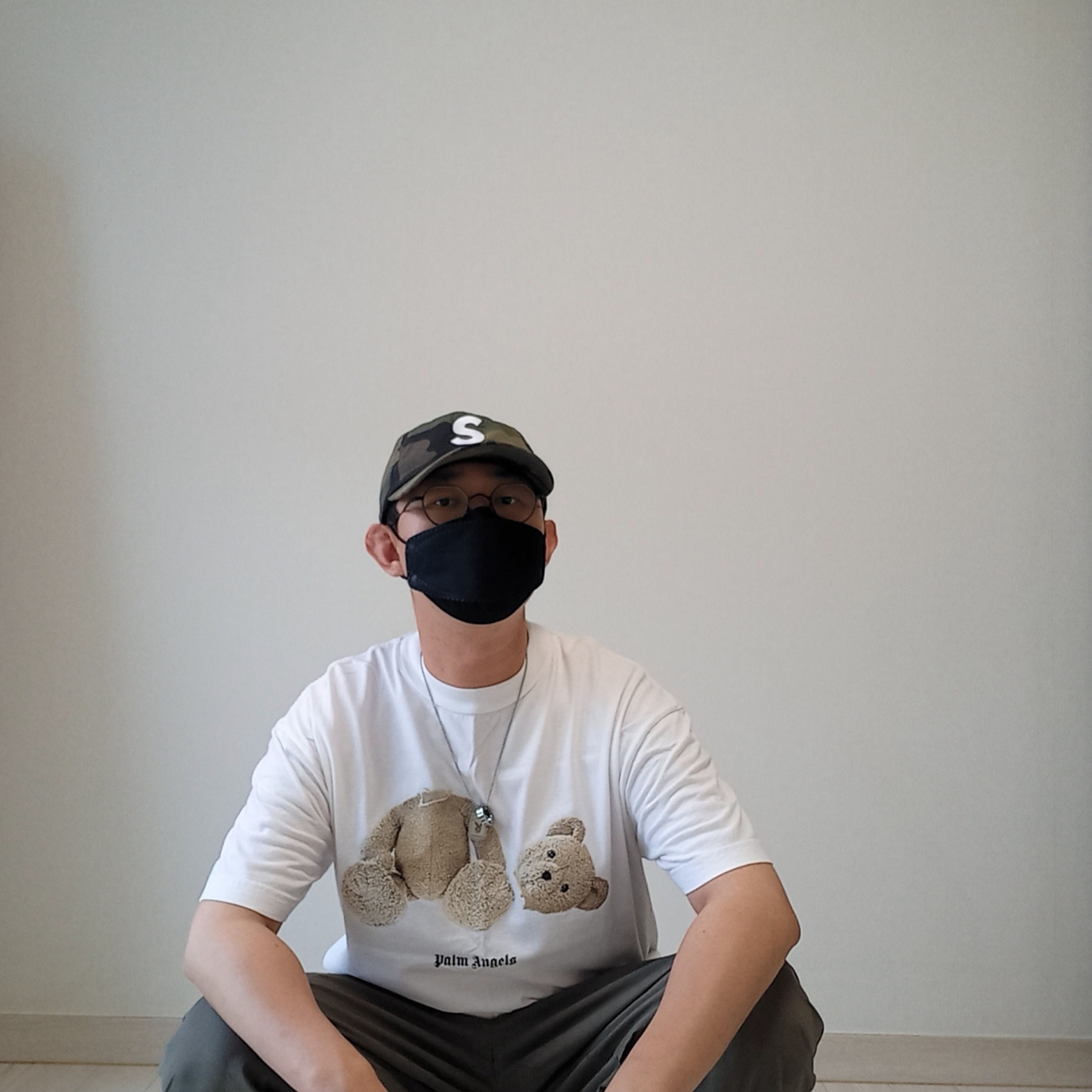 Palm Angels Bear Classic T-Shirt White Brown, Supreme Seersucker S Logo 6-Panel Woodland Camo - 24SS 착용 스타일 - 3
