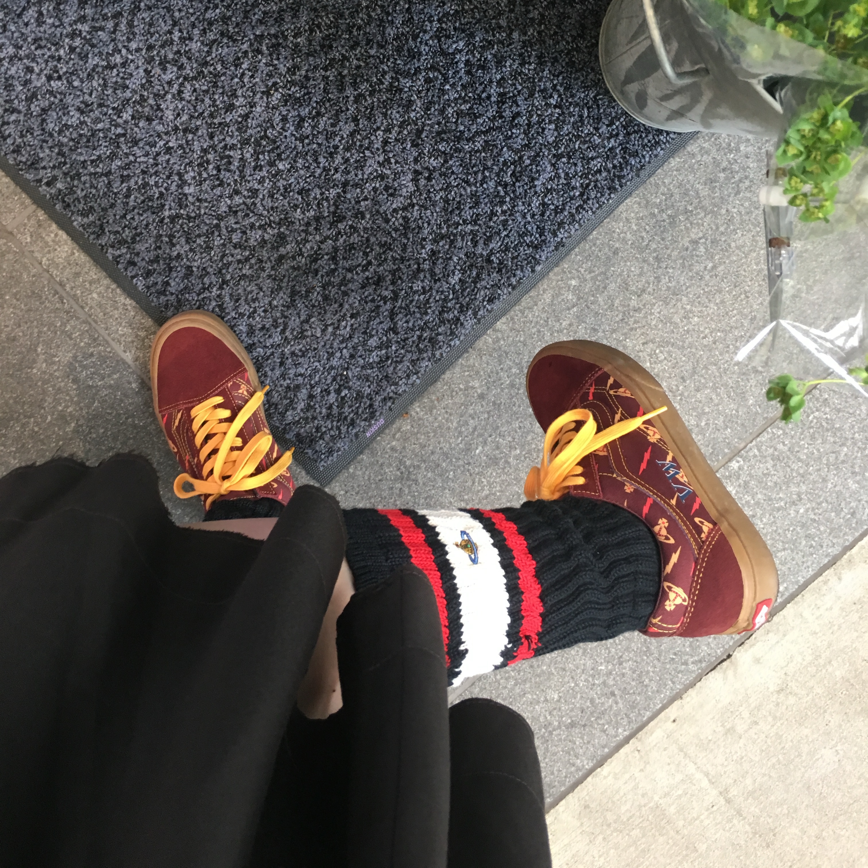 Vans x Vivienne Westwood Classic Old Skool 착용 스타일