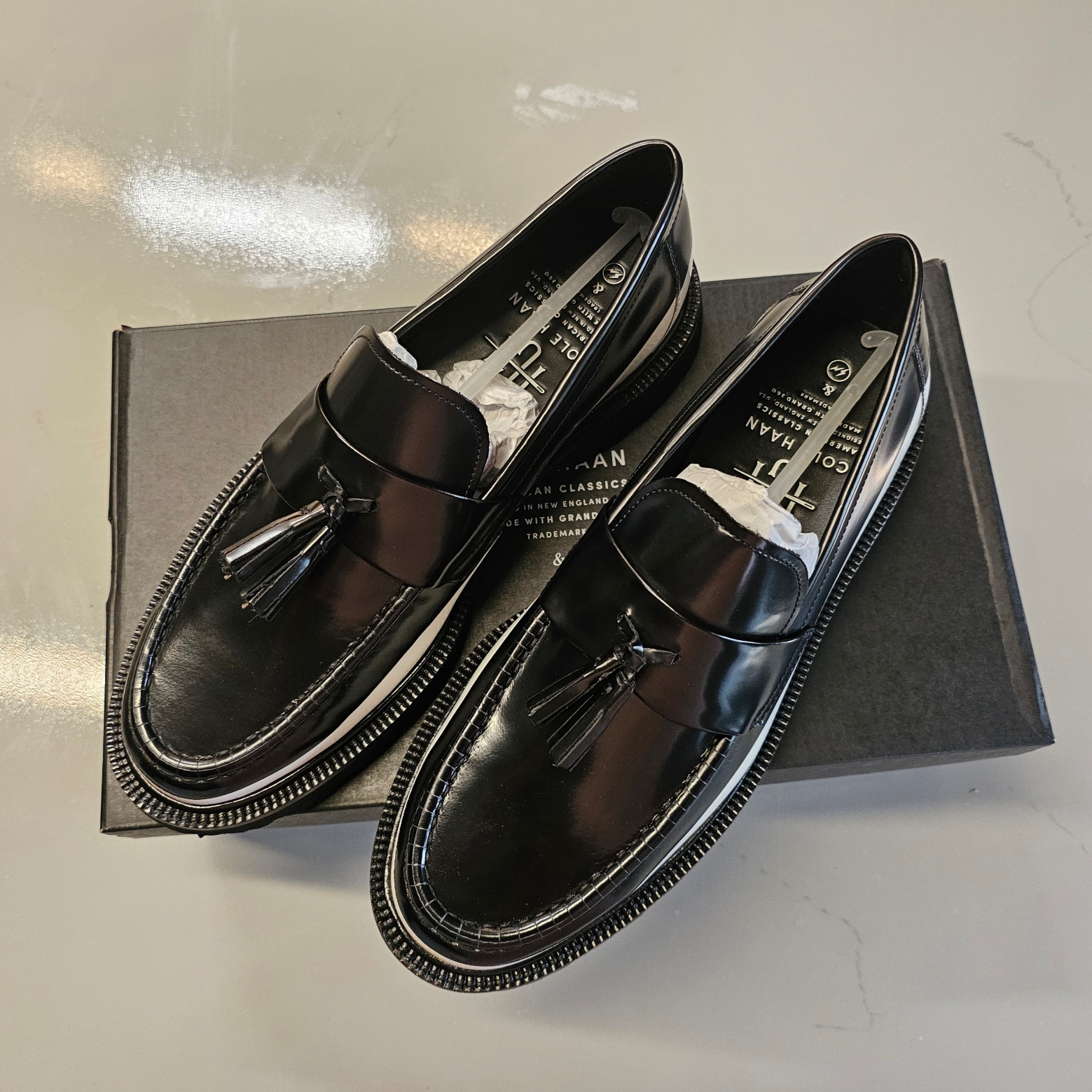 Cole Haan x Fragment American Classics Tassel Loafer Black White 착용 스타일 - 2